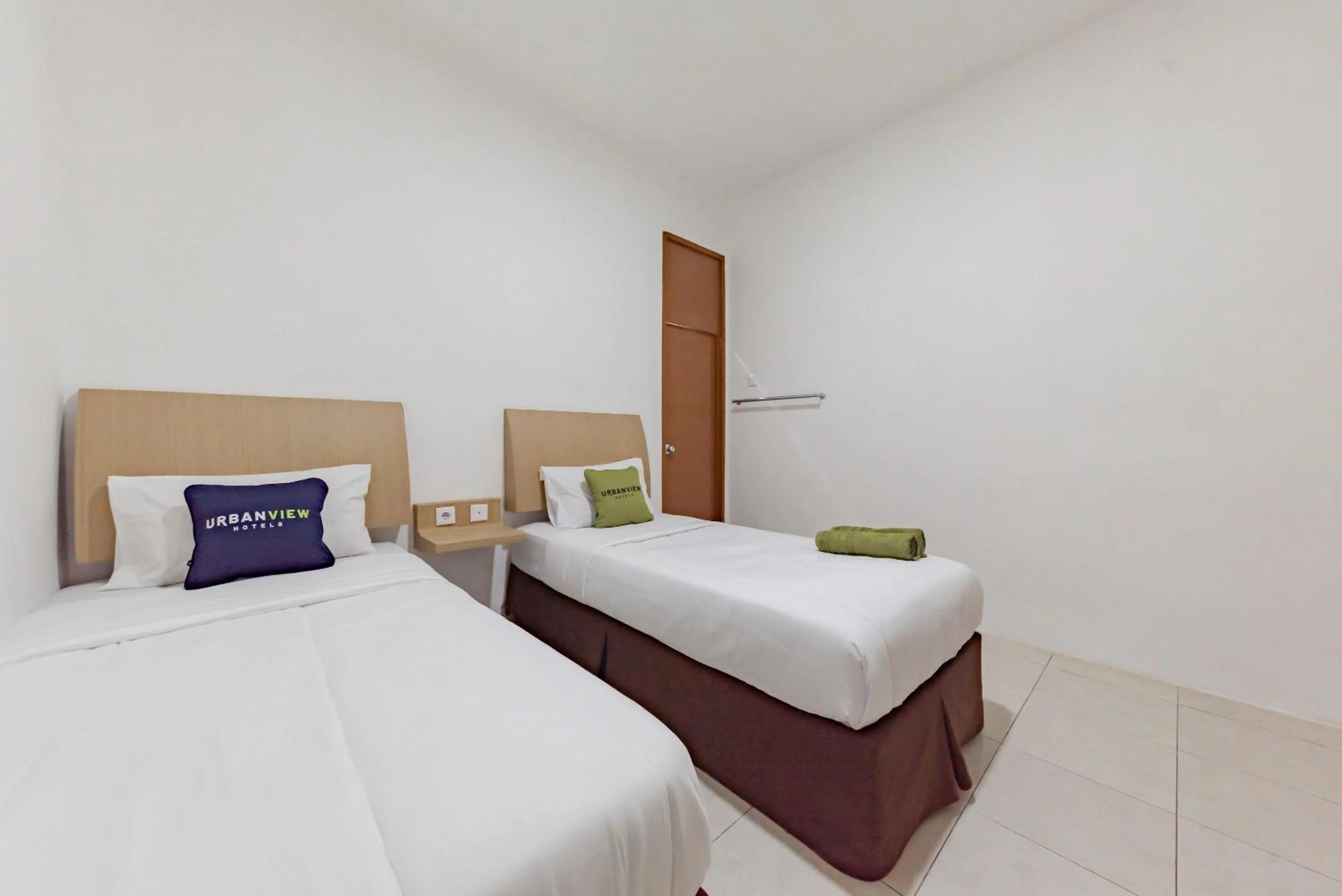 Bedroom, Bed in Urbanview Hotel Cozy Samarinda by RedDoorz