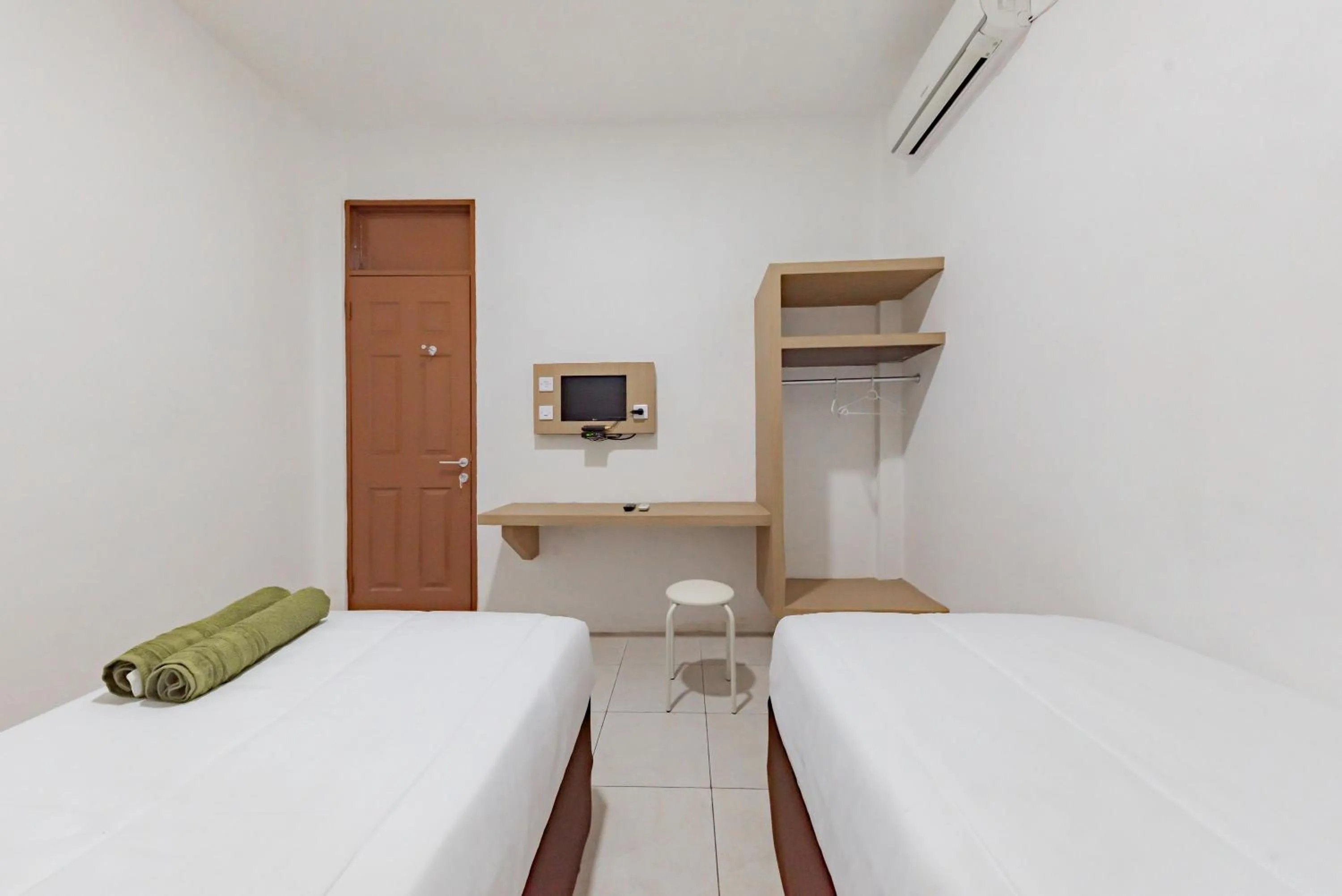 Bedroom, Bed in Urbanview Hotel Cozy Samarinda by RedDoorz