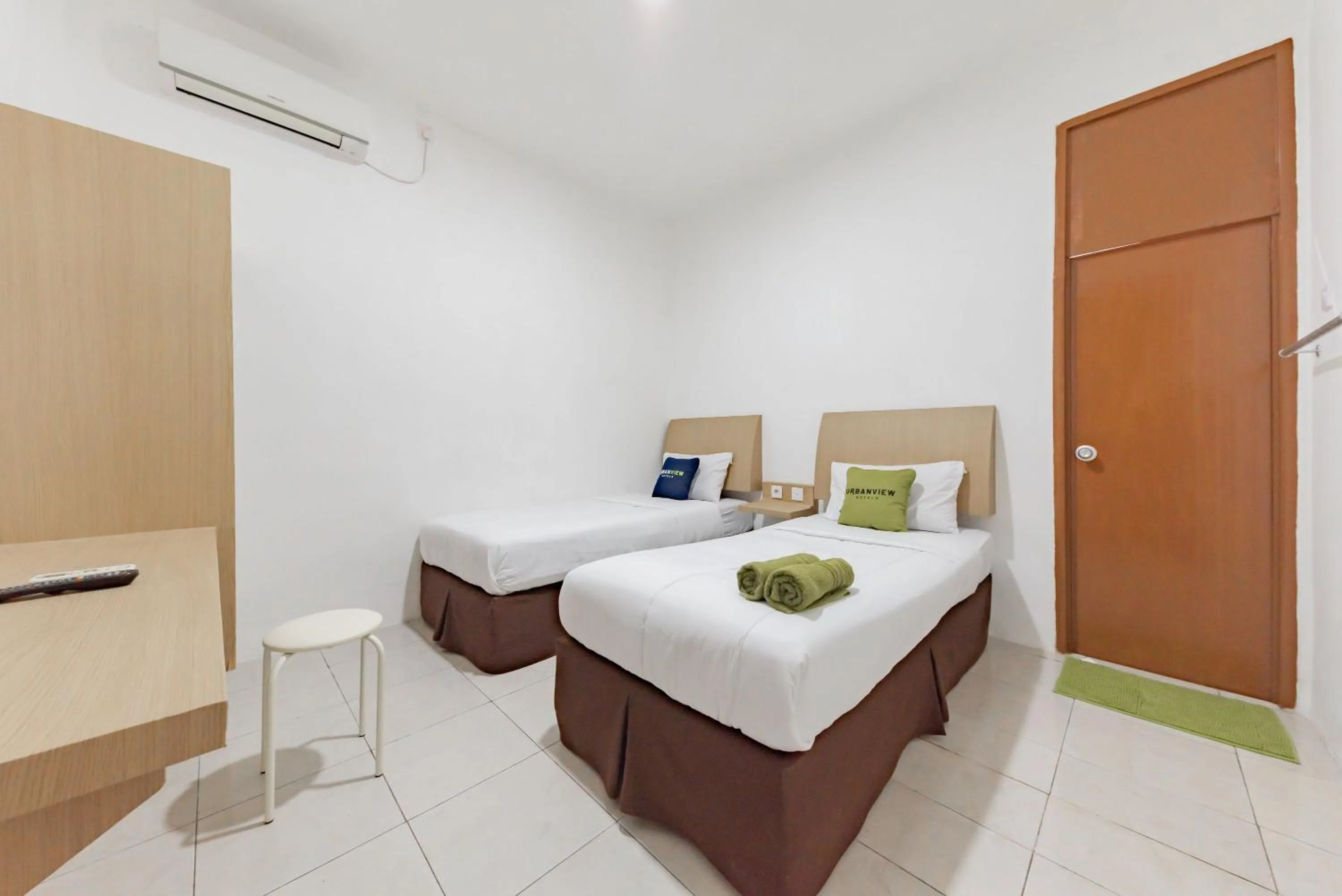 Bedroom, Bed in Urbanview Hotel Cozy Samarinda by RedDoorz