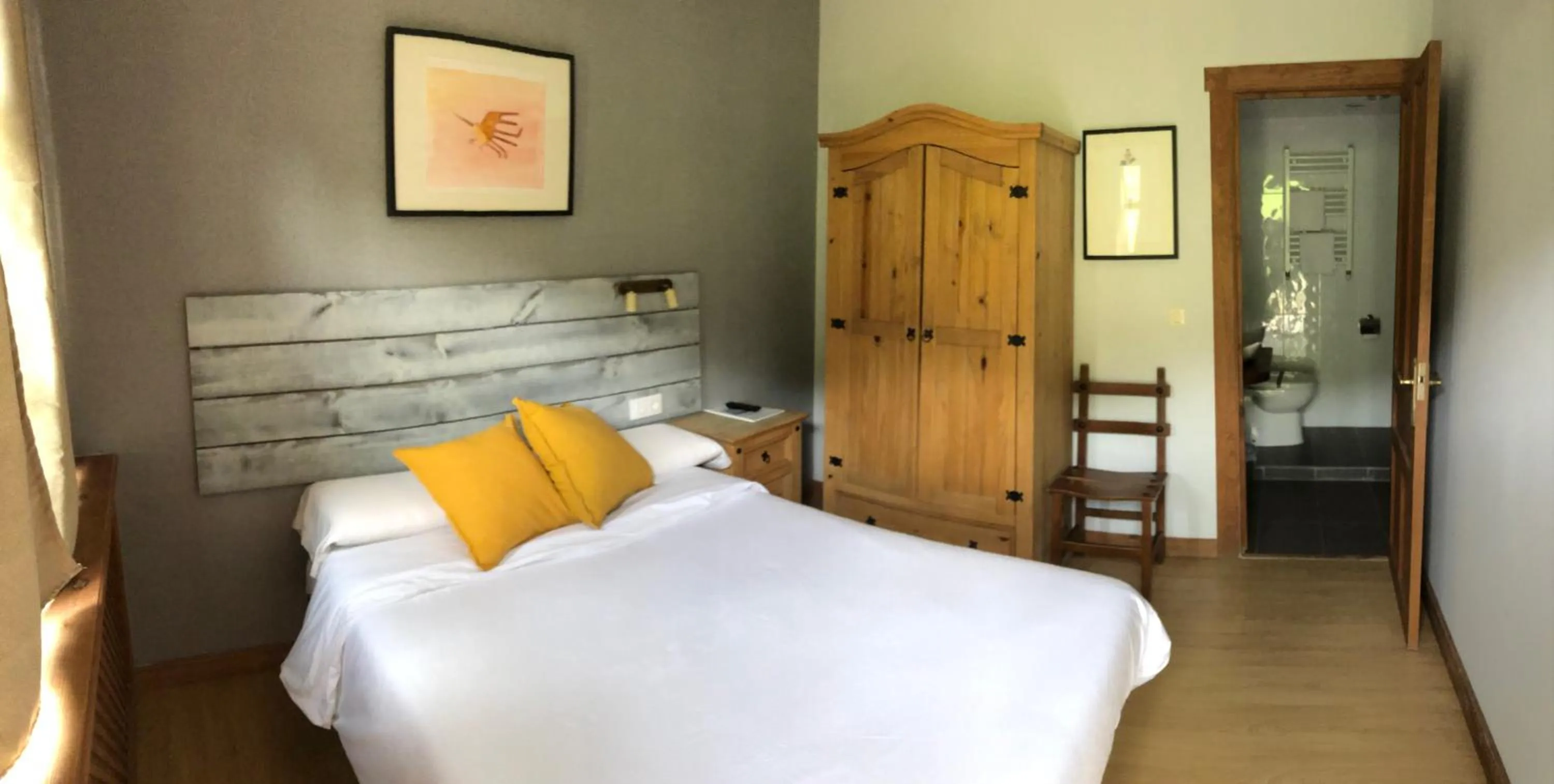 Photo of the whole room, Bed in Hotel Torrecerredo