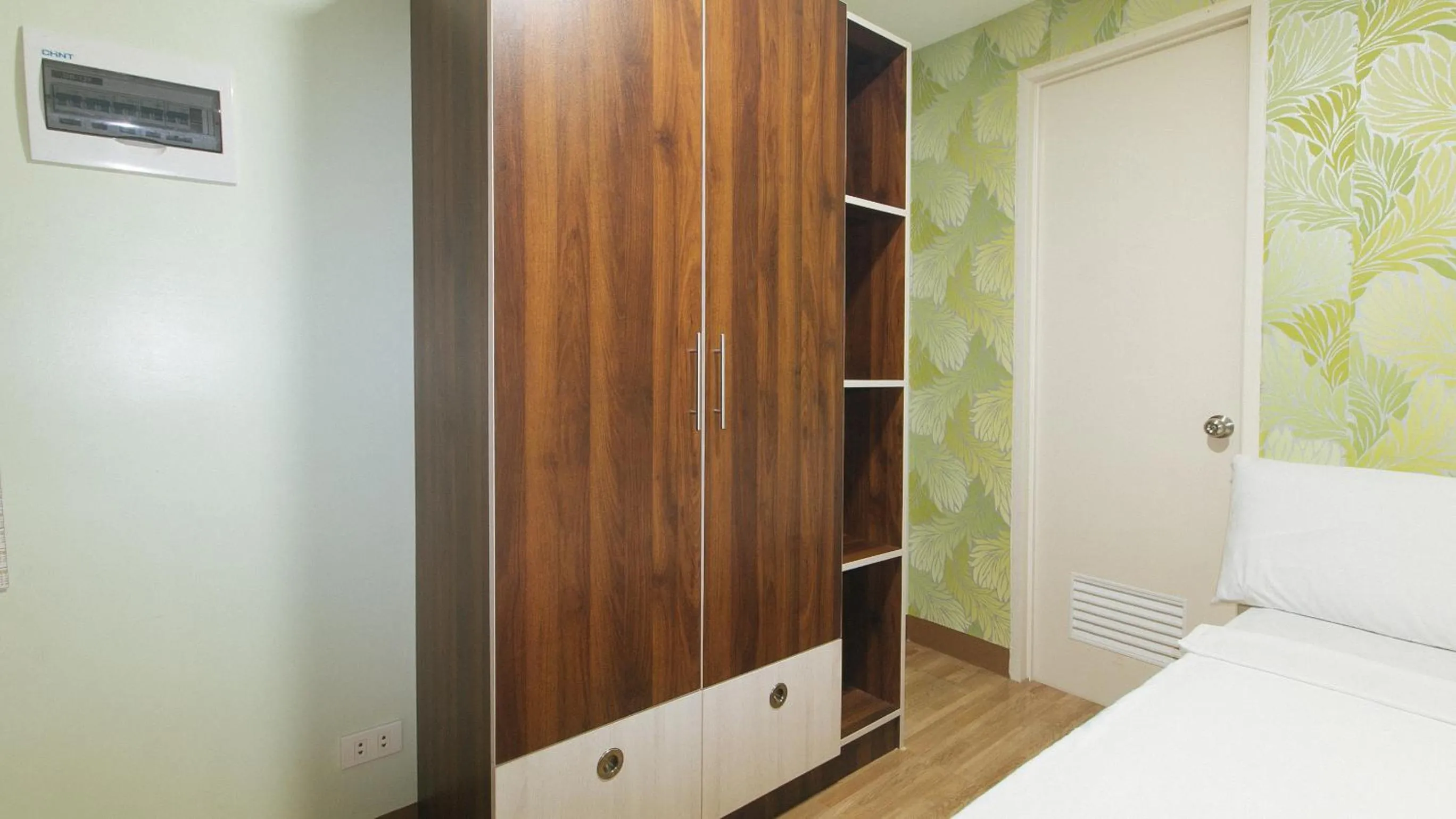 wardrobe, Bed in Mahayahay Lodge and Restaurant