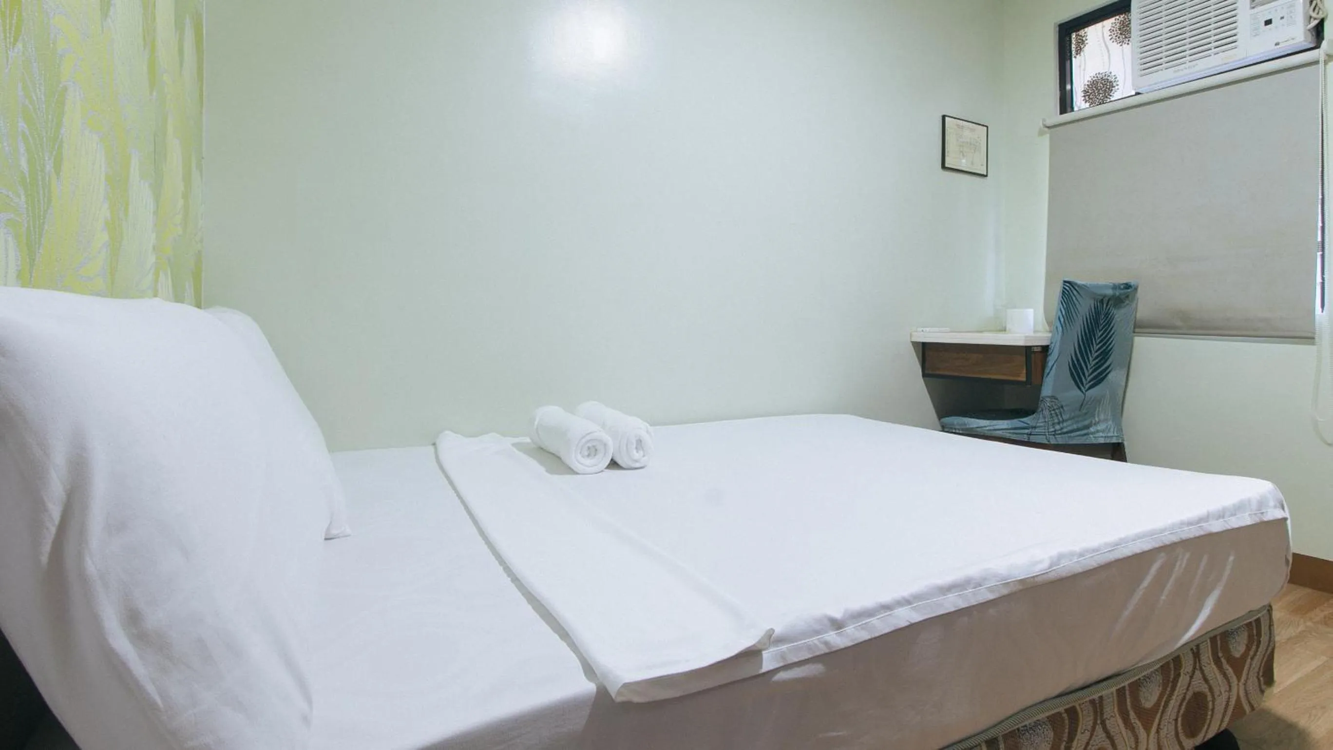 Bed in Mahayahay Lodge and Restaurant