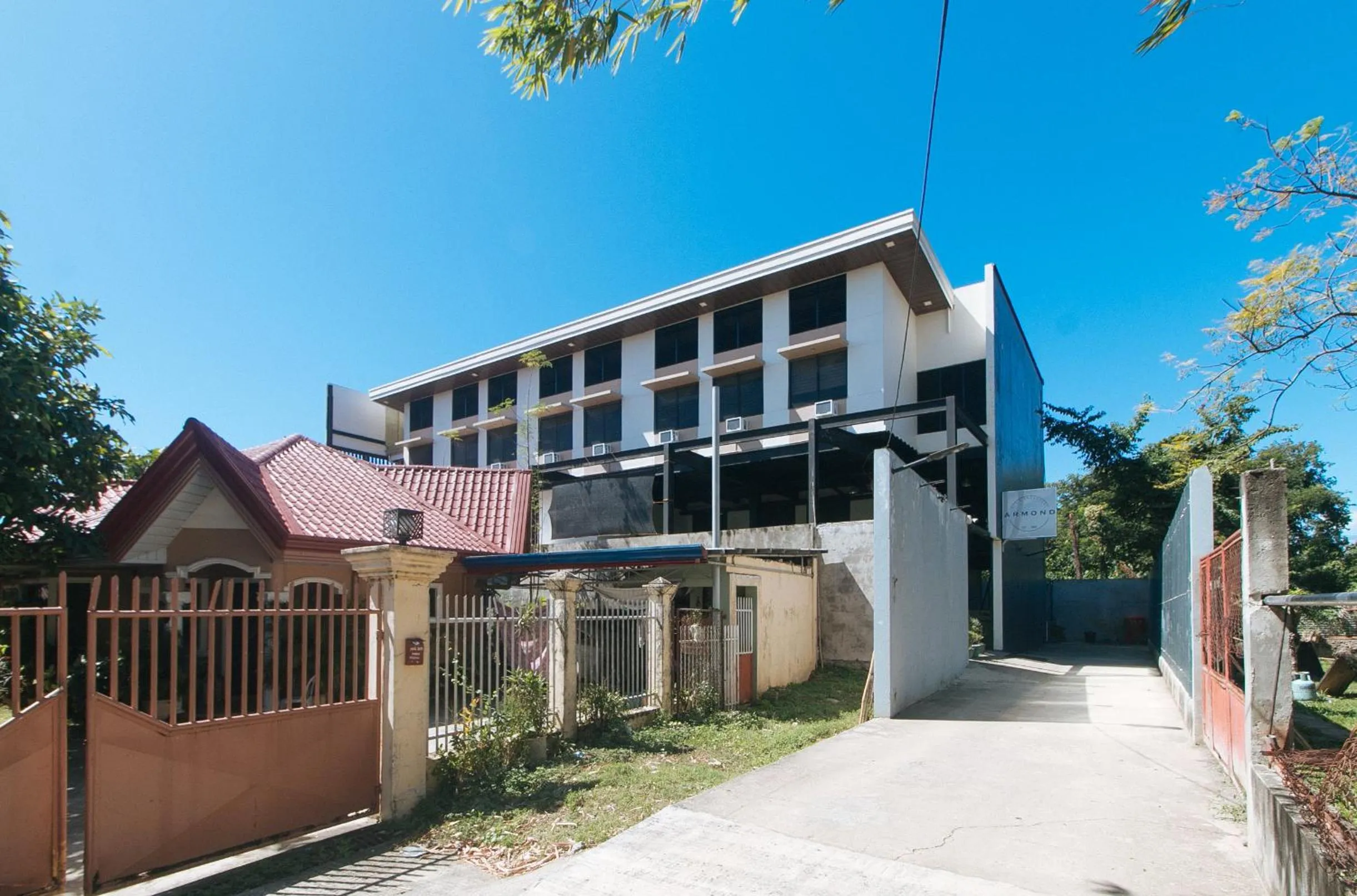 Property building in Mahayahay Lodge and Restaurant