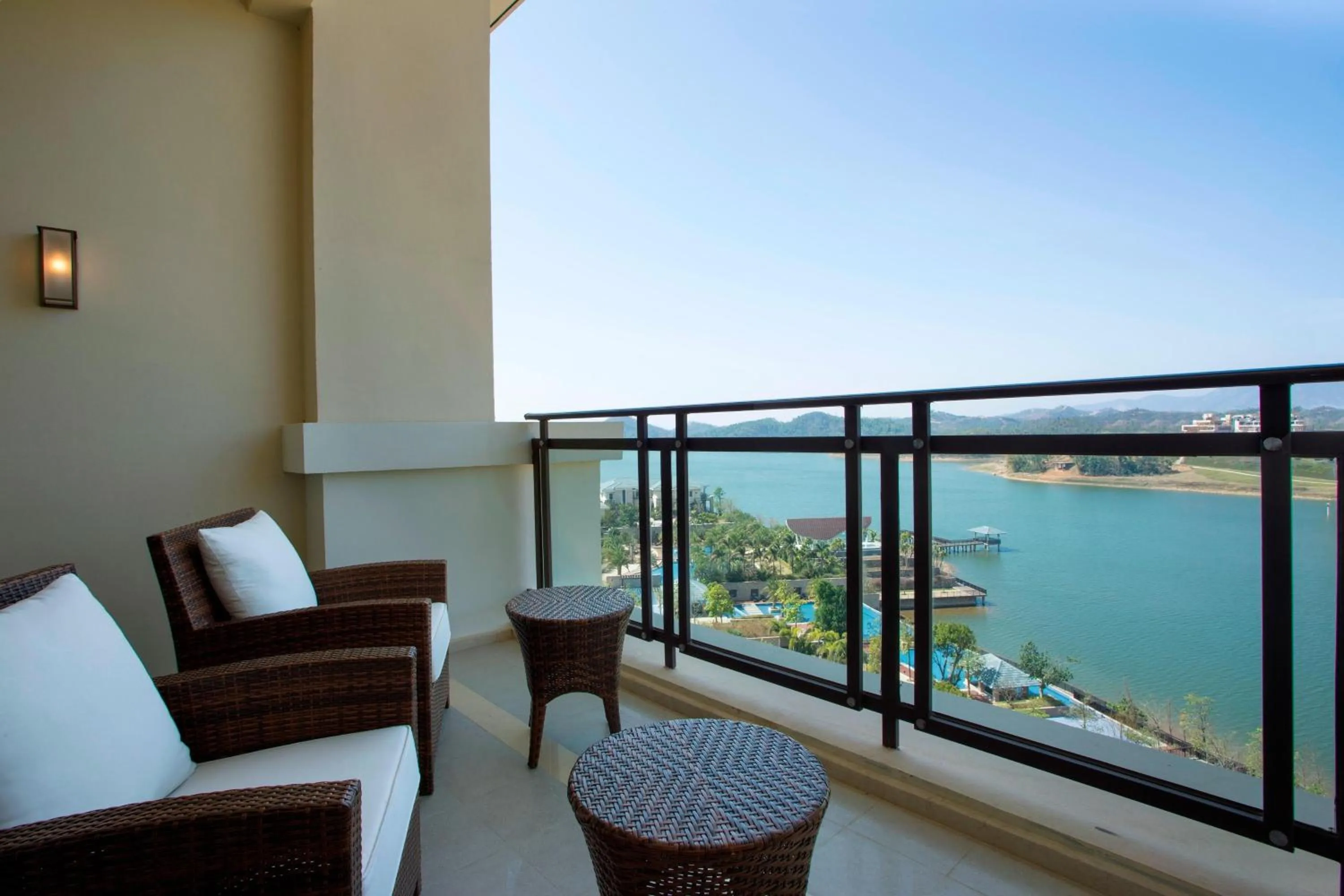 Photo of the whole room in Sheraton Huizhou Bailuhu