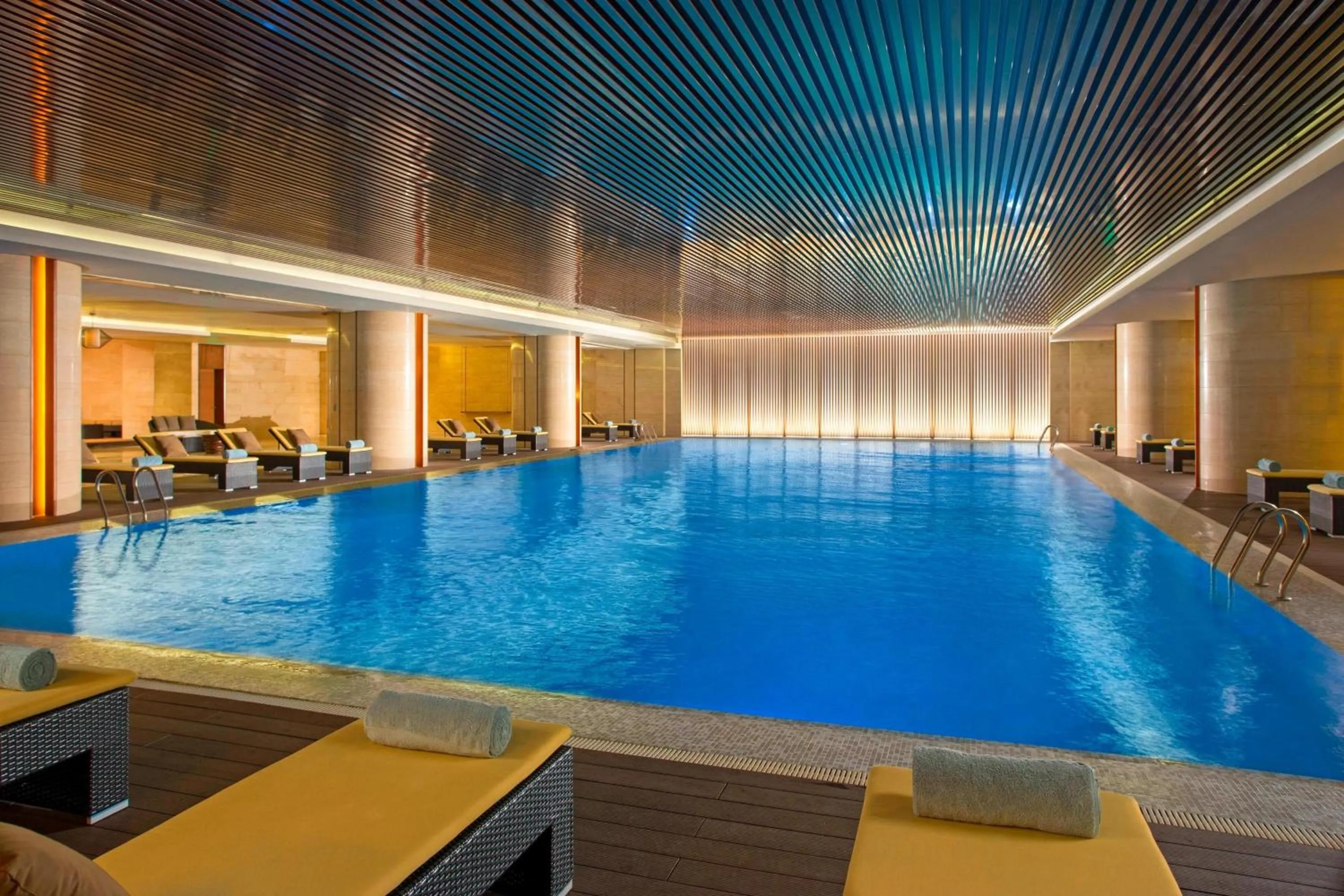 Swimming pool in Sheraton Huizhou Bailuhu