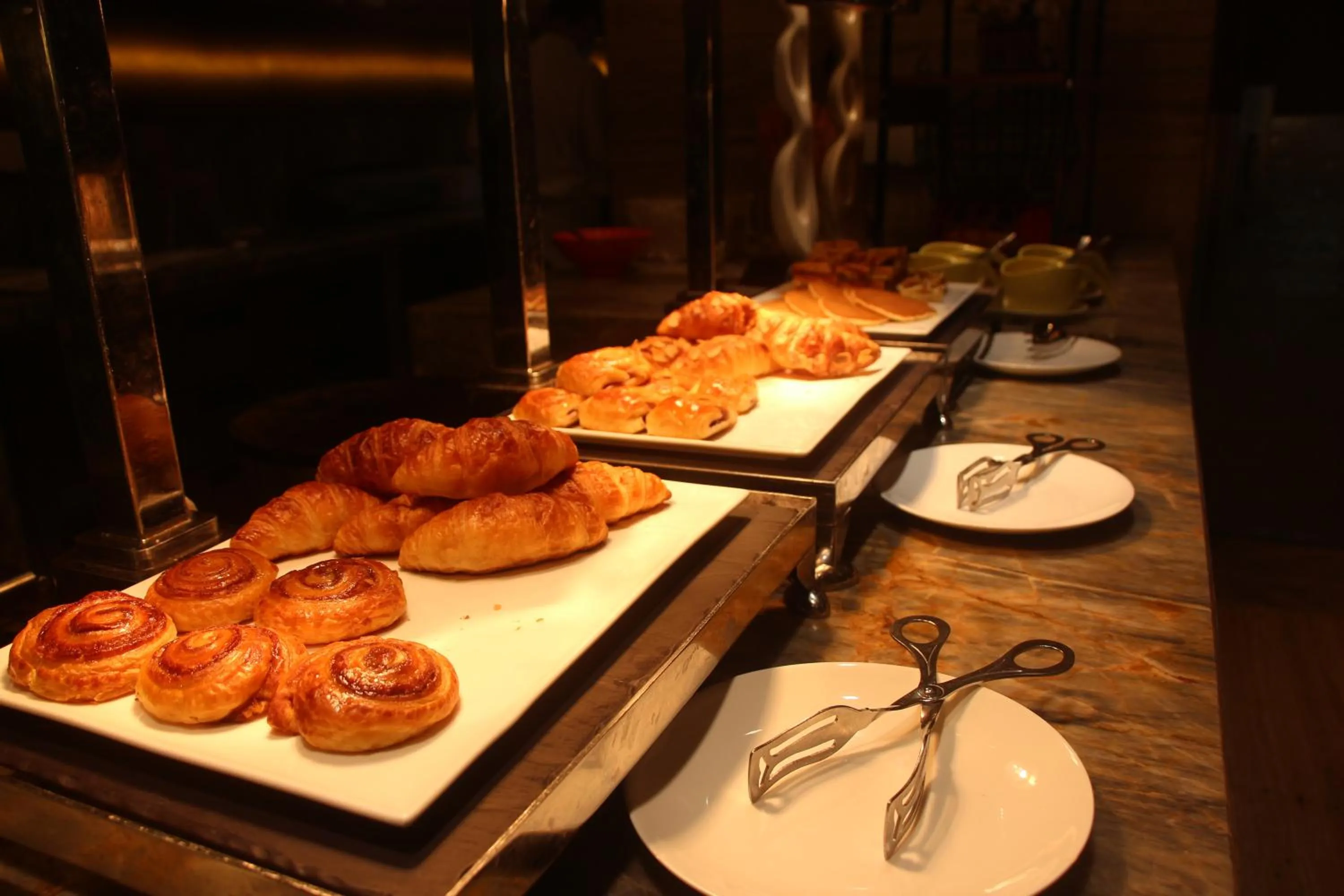 Buffet breakfast in Sheraton Huizhou Bailuhu