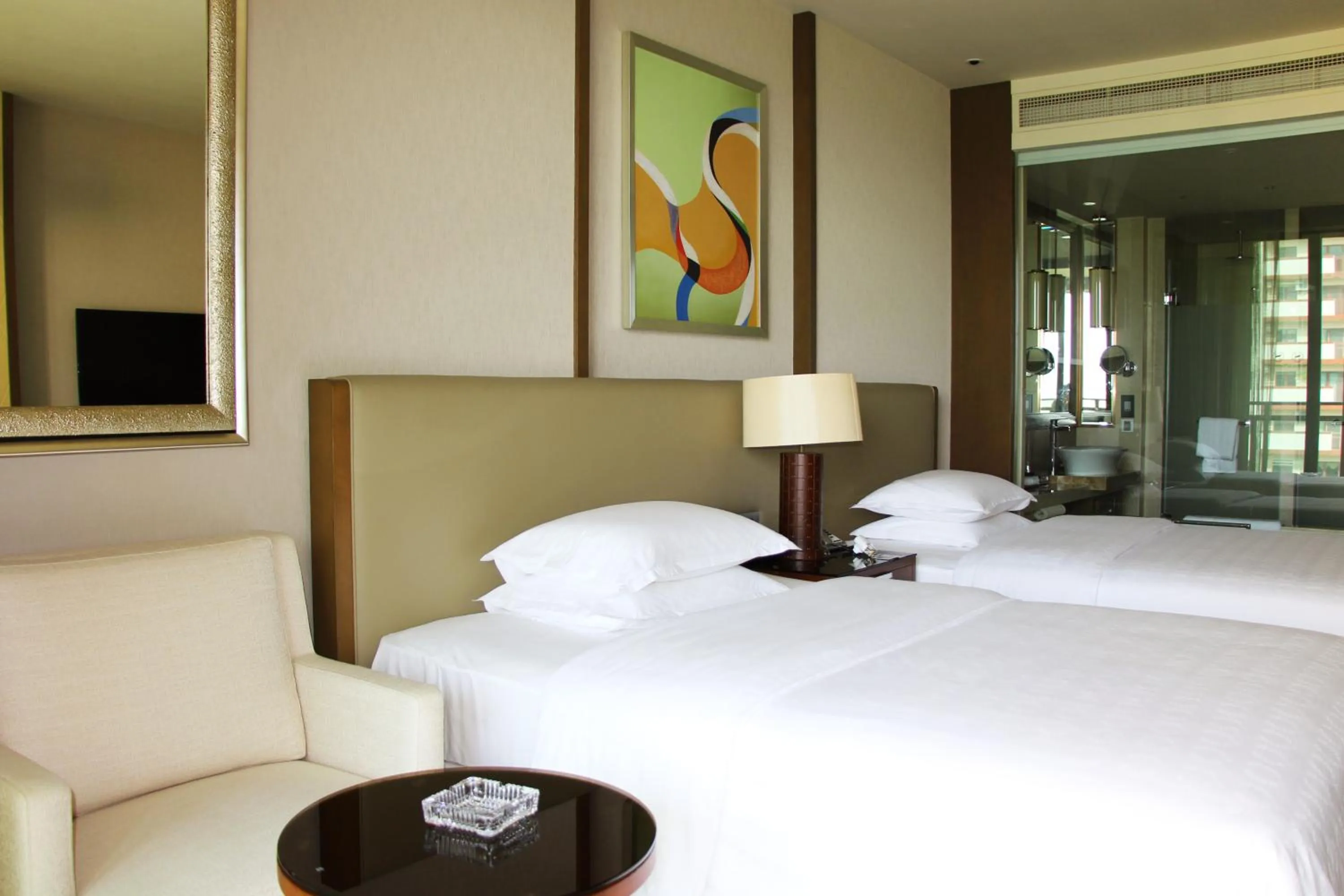 Photo of the whole room, Bed in Sheraton Huizhou Bailuhu