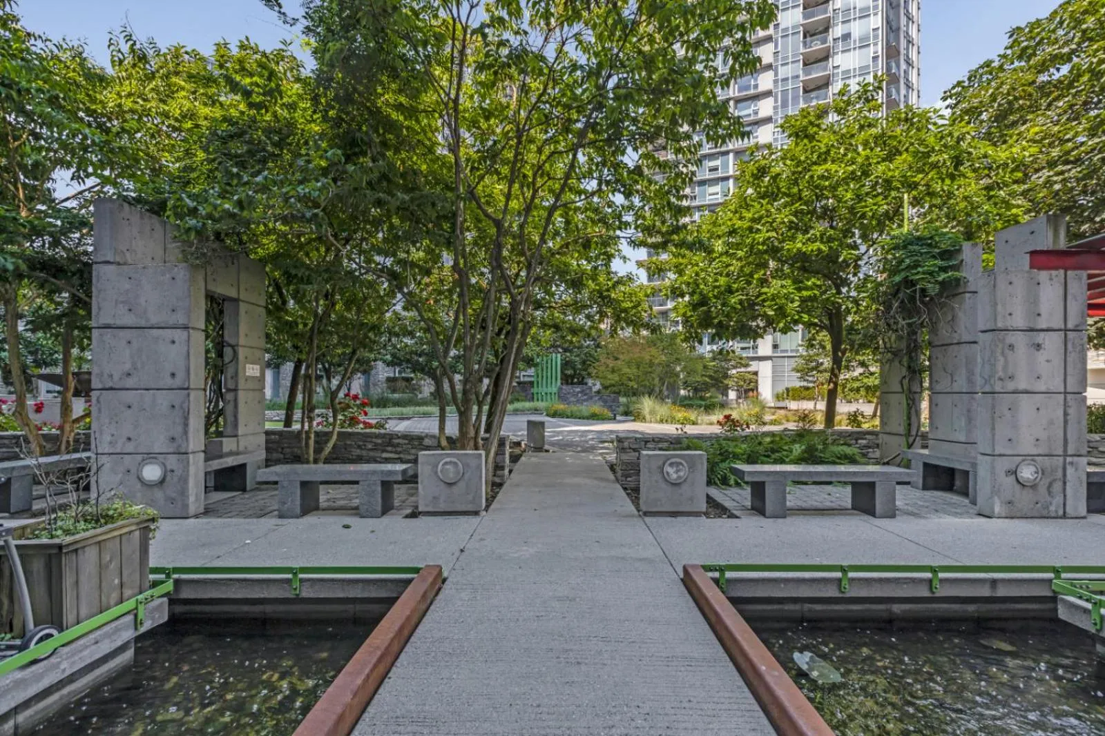 Neighbourhood in Gastown Downtown Apartment very central