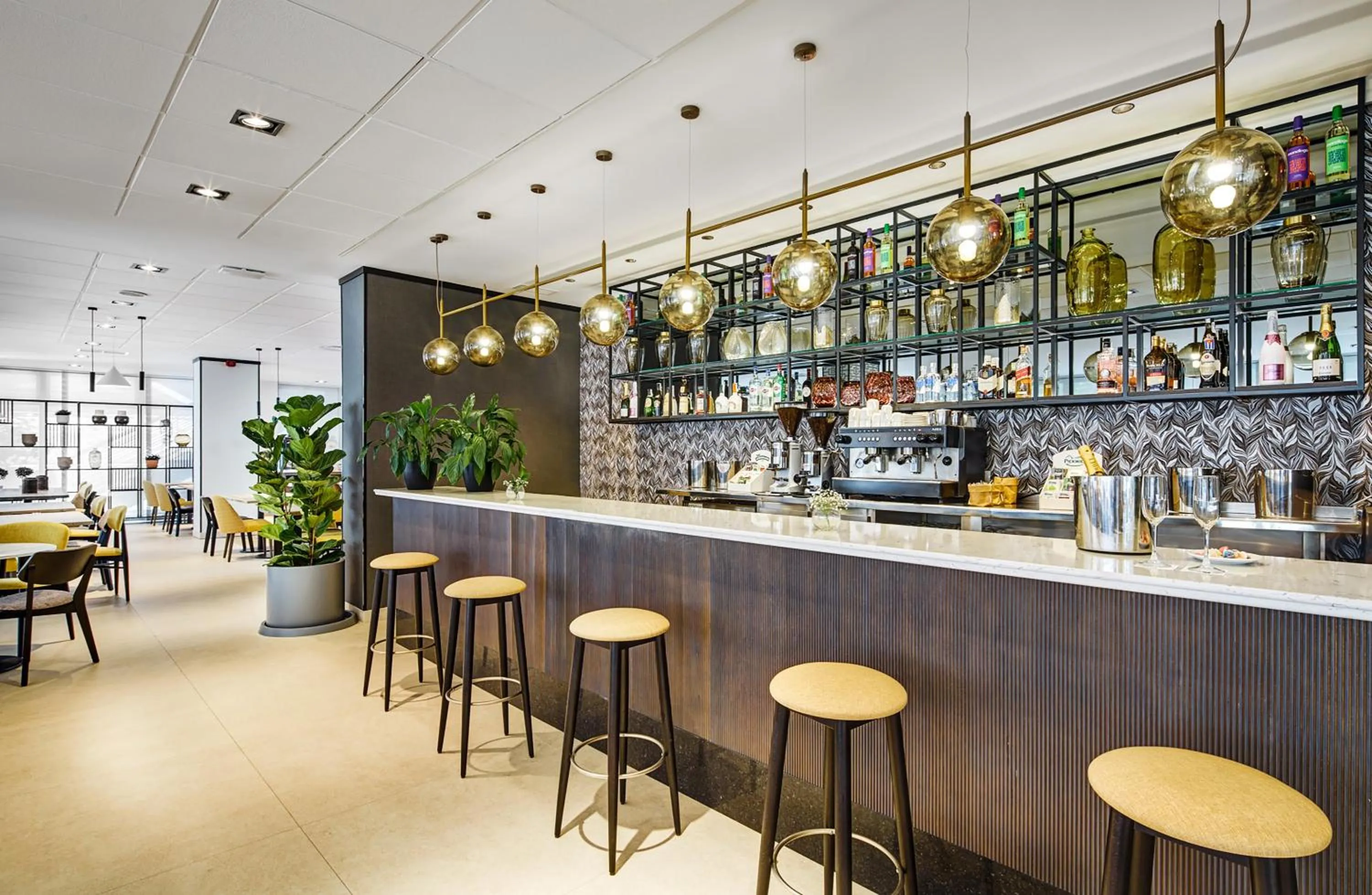 Lounge or bar in Sercotel Madrid Aeropuerto