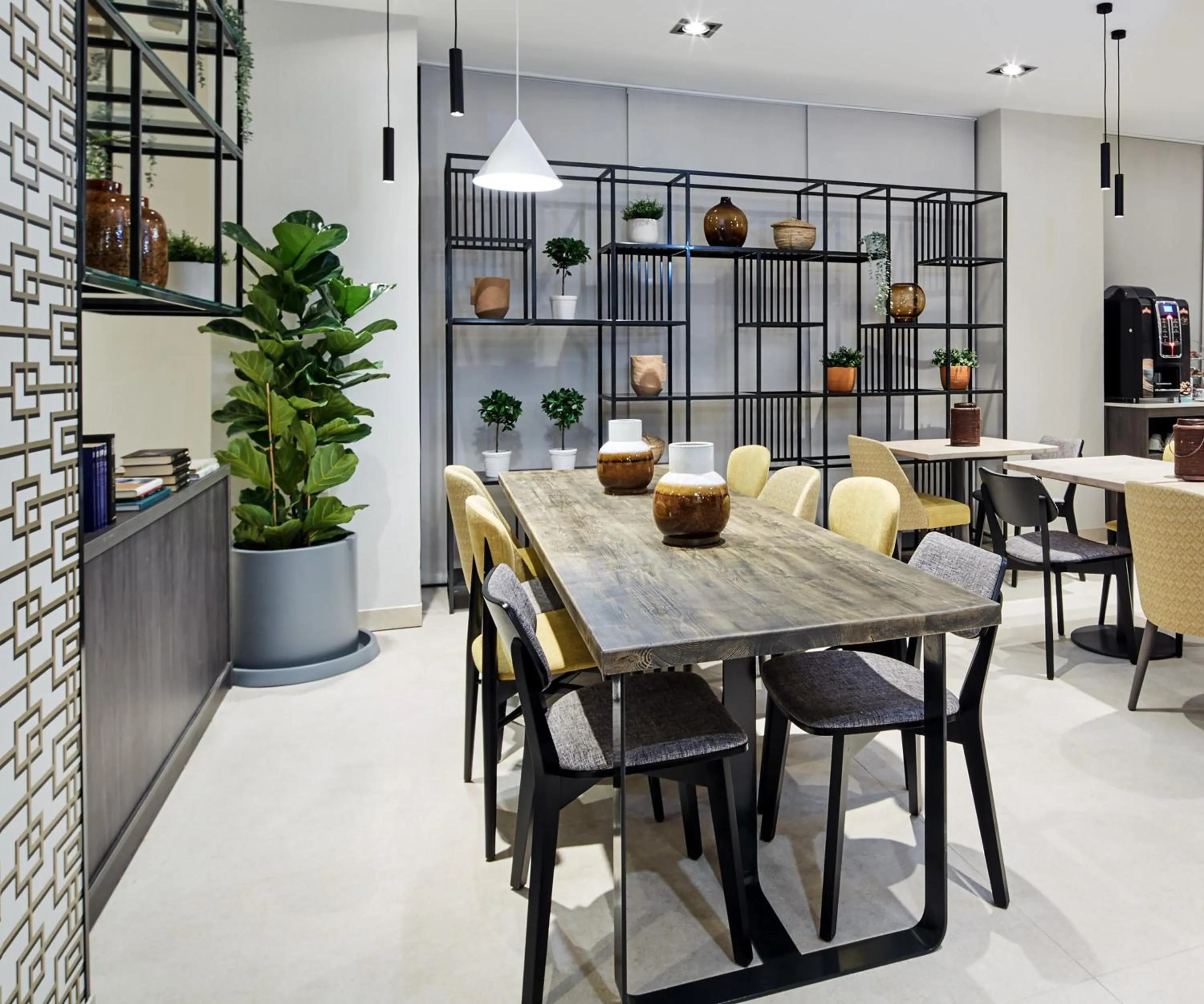 Restaurant/places to eat in Sercotel Madrid Aeropuerto