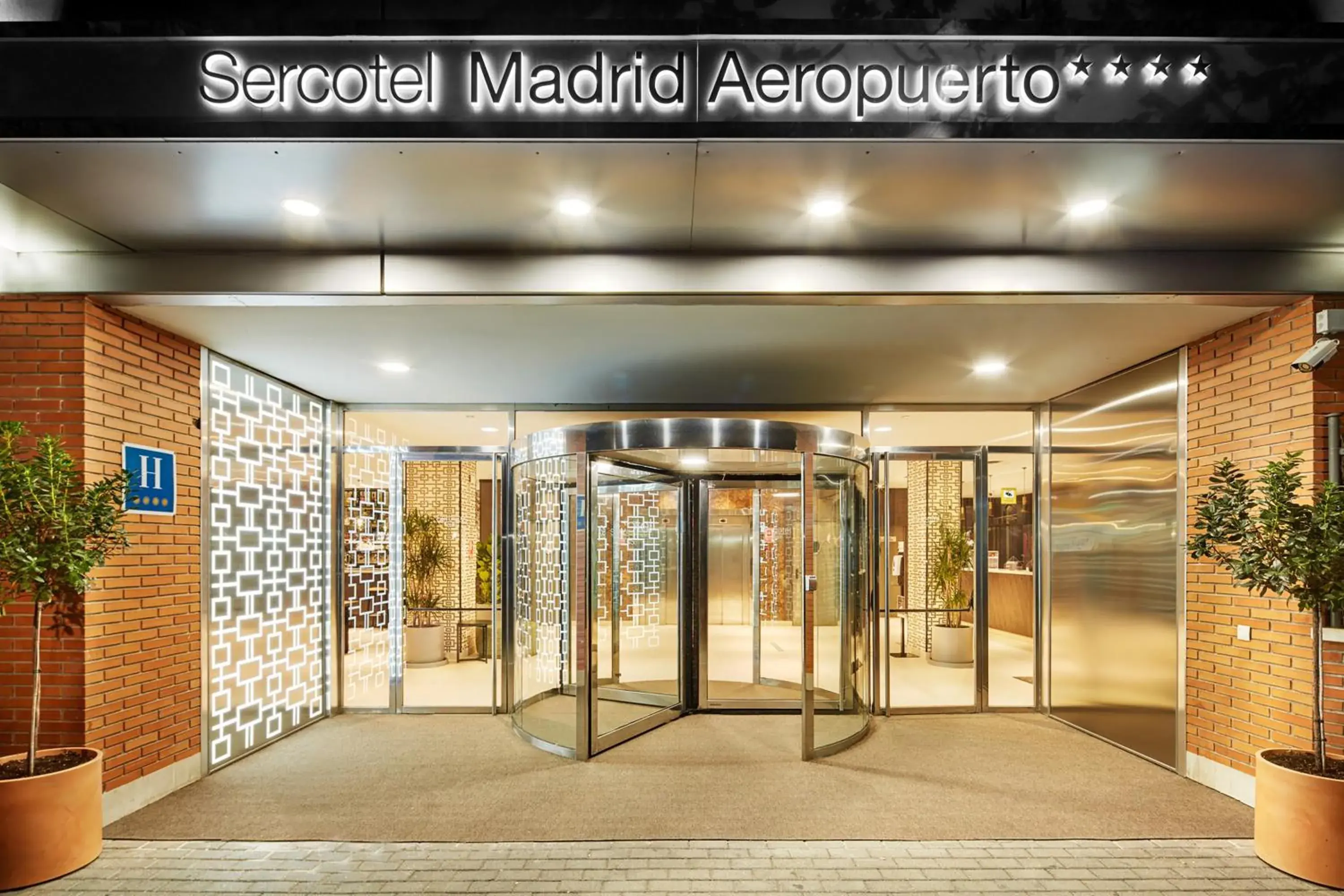 Facade/entrance in Sercotel Madrid Aeropuerto Facade/entrance in Sercotel Madrid Aeropuerto