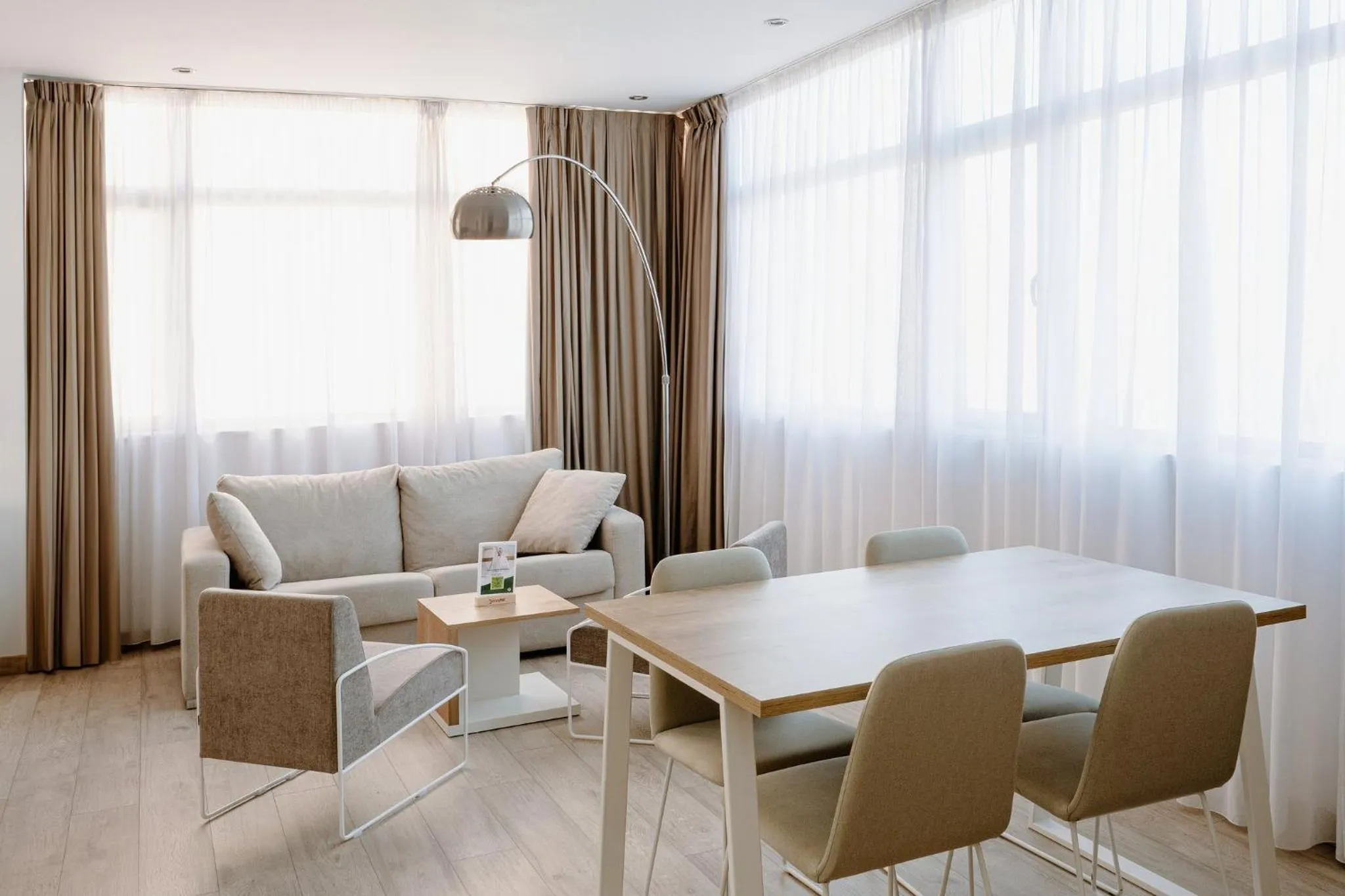 Photo of the whole room in Sercotel Madrid Aeropuerto