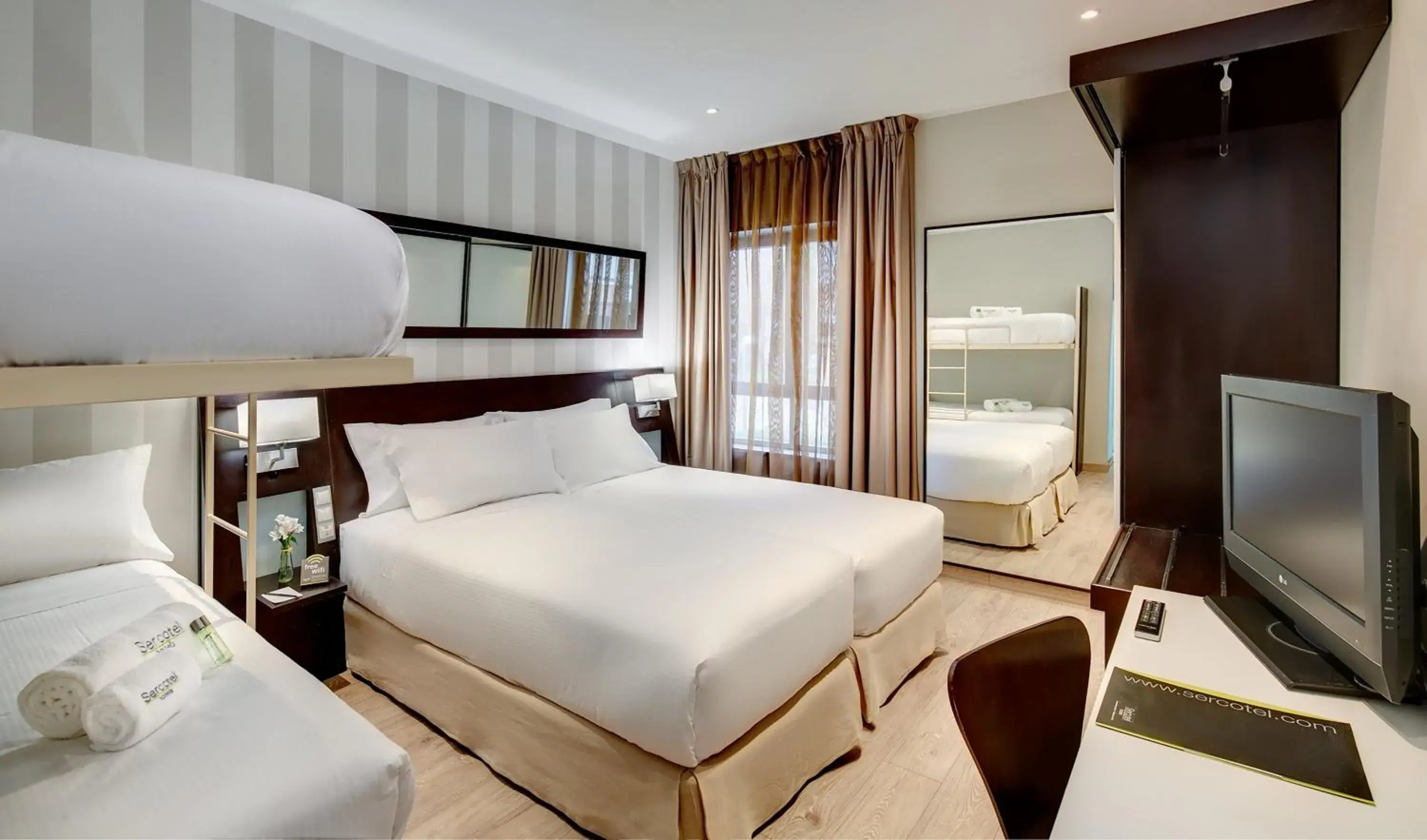 Quadruple Room in Sercotel Madrid Aeropuerto Quadruple Room in Sercotel Madrid Aeropuerto