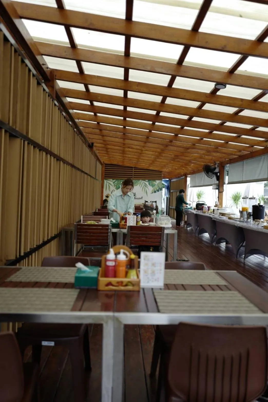 Breakfast in Green Bay Samed Resort