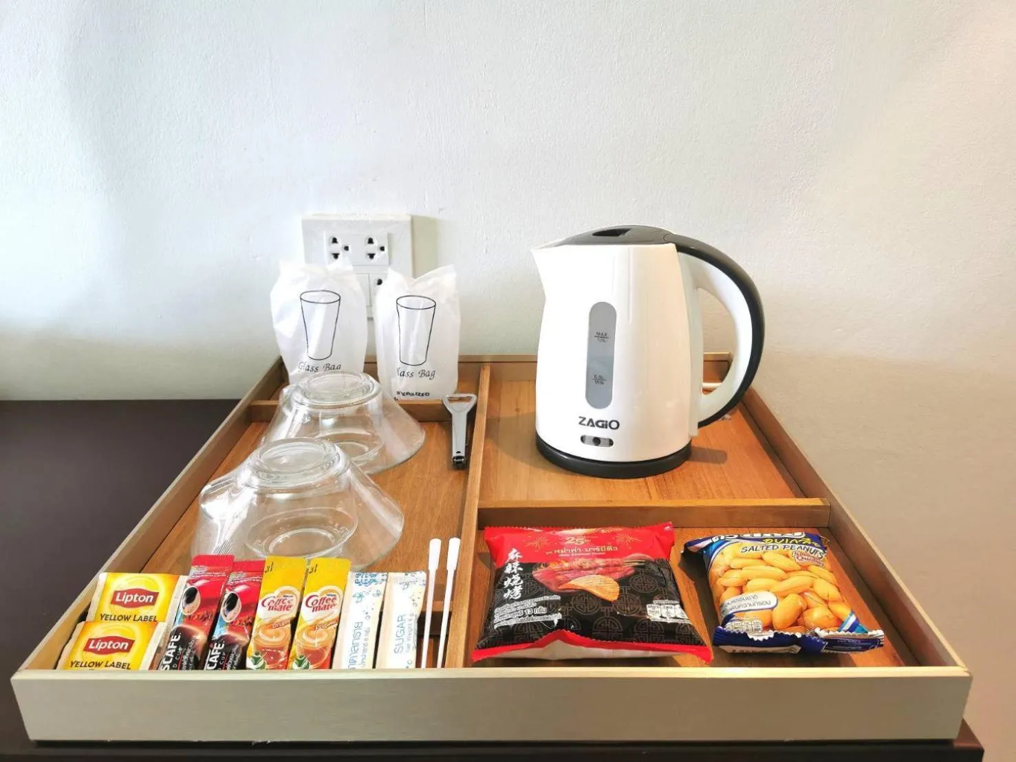 Coffee/tea facilities in Green Bay Samed Resort