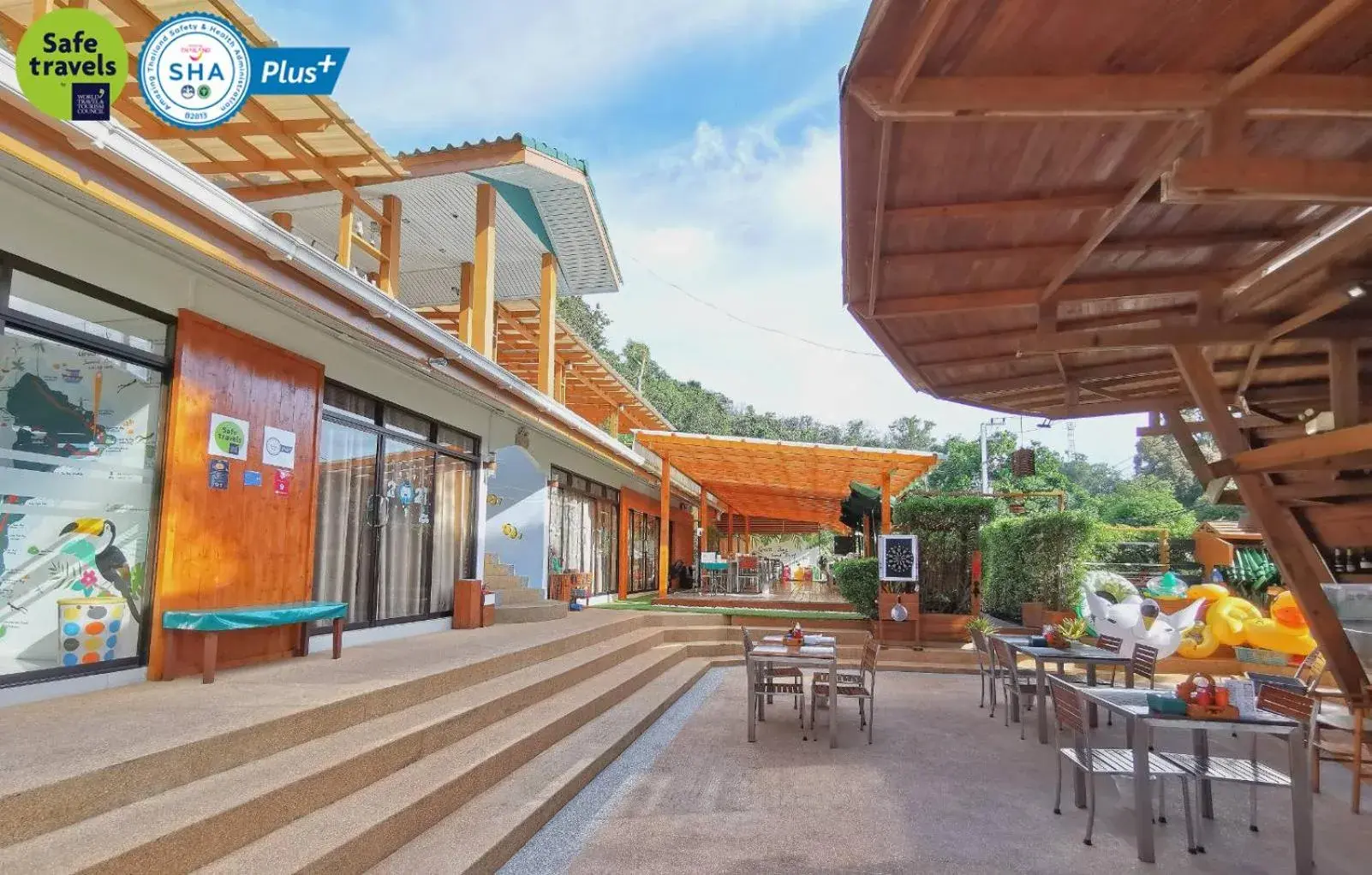 Property building in Green Bay Samed Resort Property building in Green Bay Samed Resort