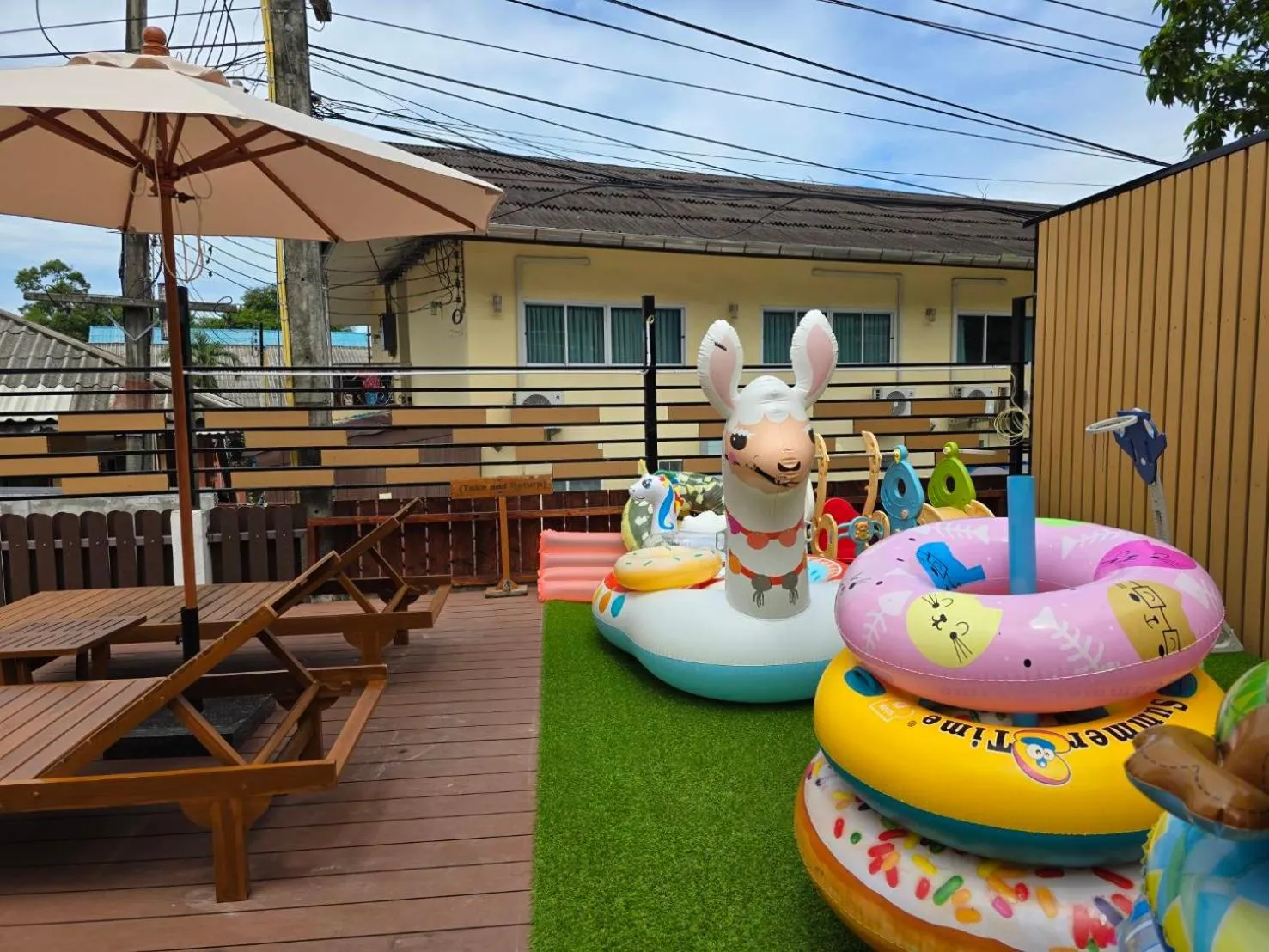 Swimming pool in Green Bay Samed Resort