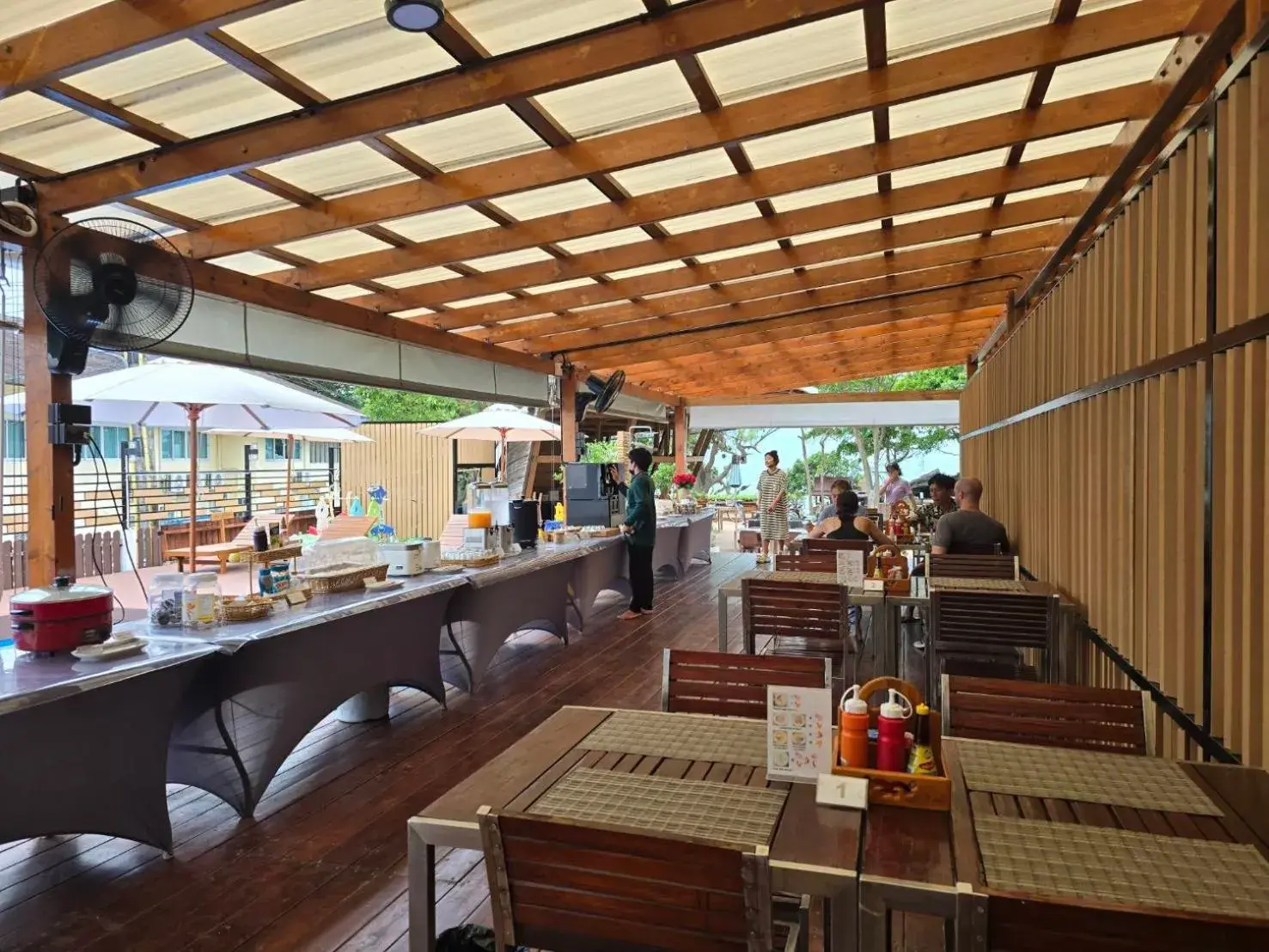 Breakfast in Green Bay Samed Resort Breakfast in Green Bay Samed Resort