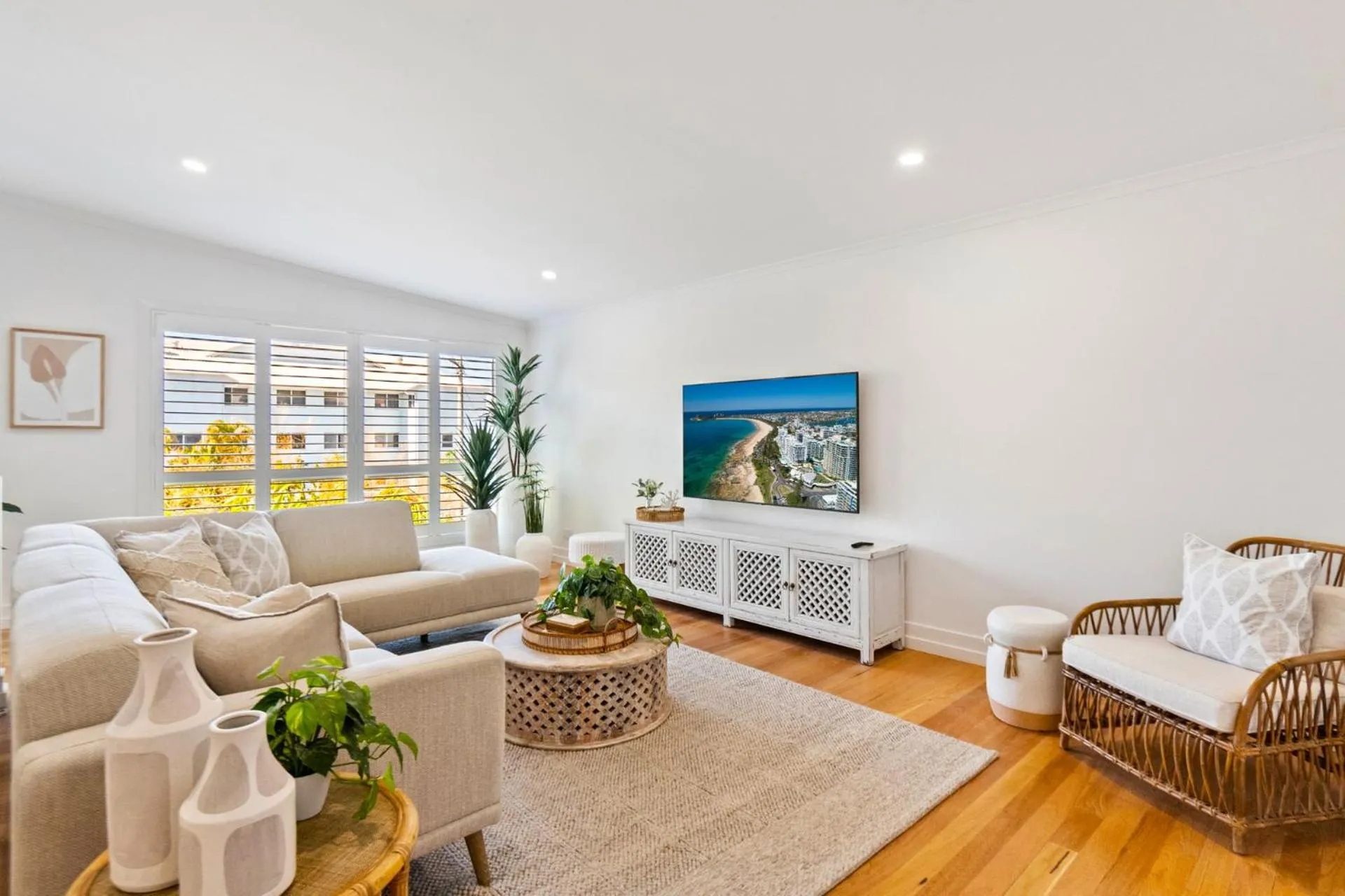 3 bedroom beach home just minutes walk to the beach