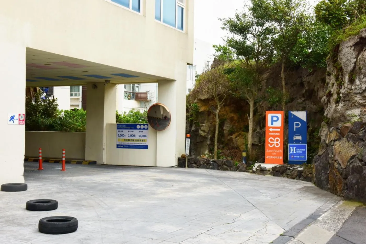 Parking in Saint Beach Hotel