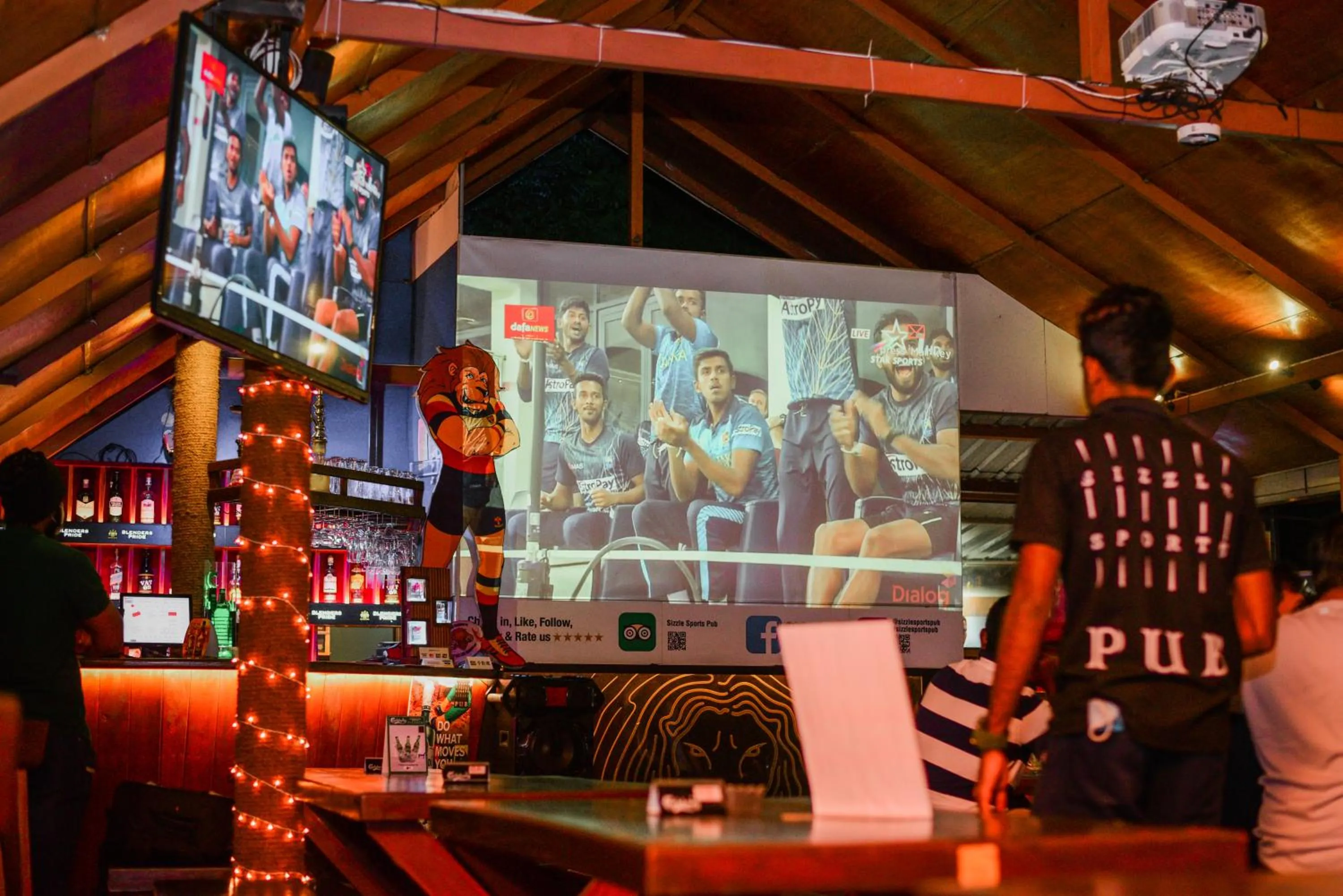 Restaurant/places to eat in Sizzle Sports Club