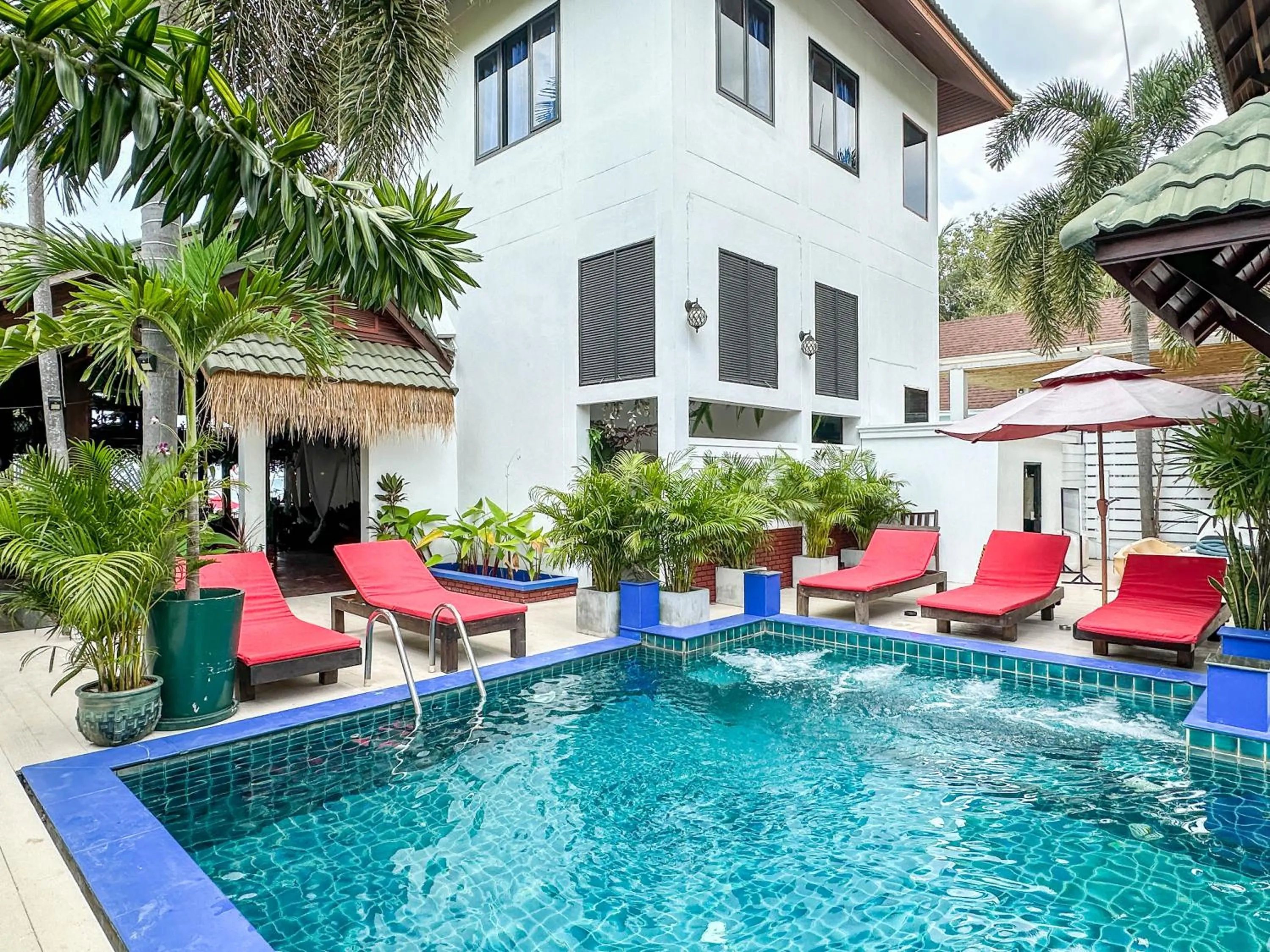 Swimming pool in Amara Beach Resort Koh Phangan