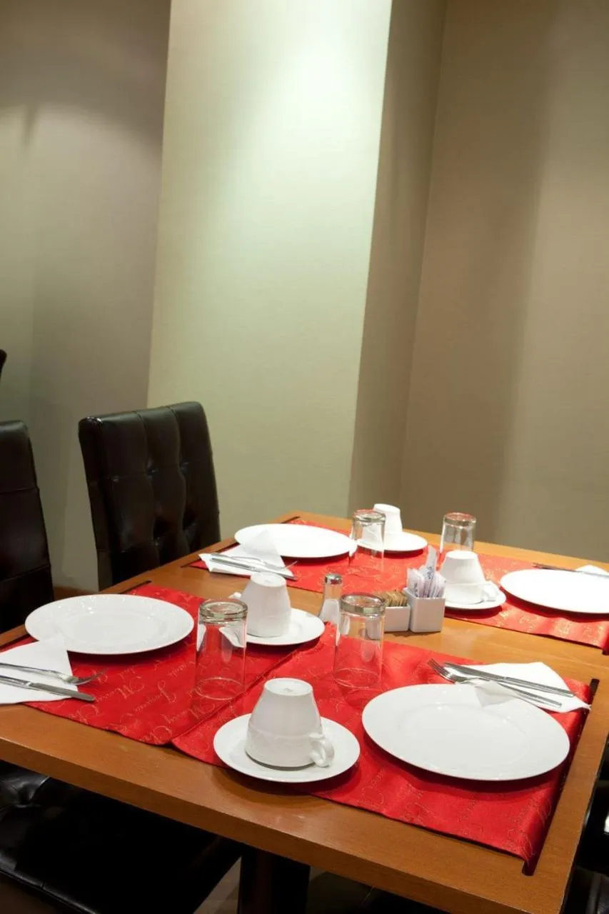 Restaurant/places to eat in Ateneo Puerta del Sol