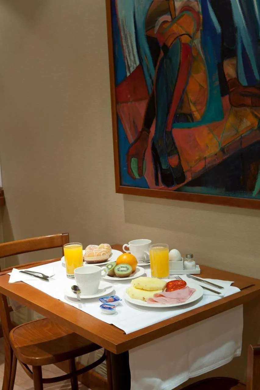 Food and drinks in Ateneo Puerta del Sol