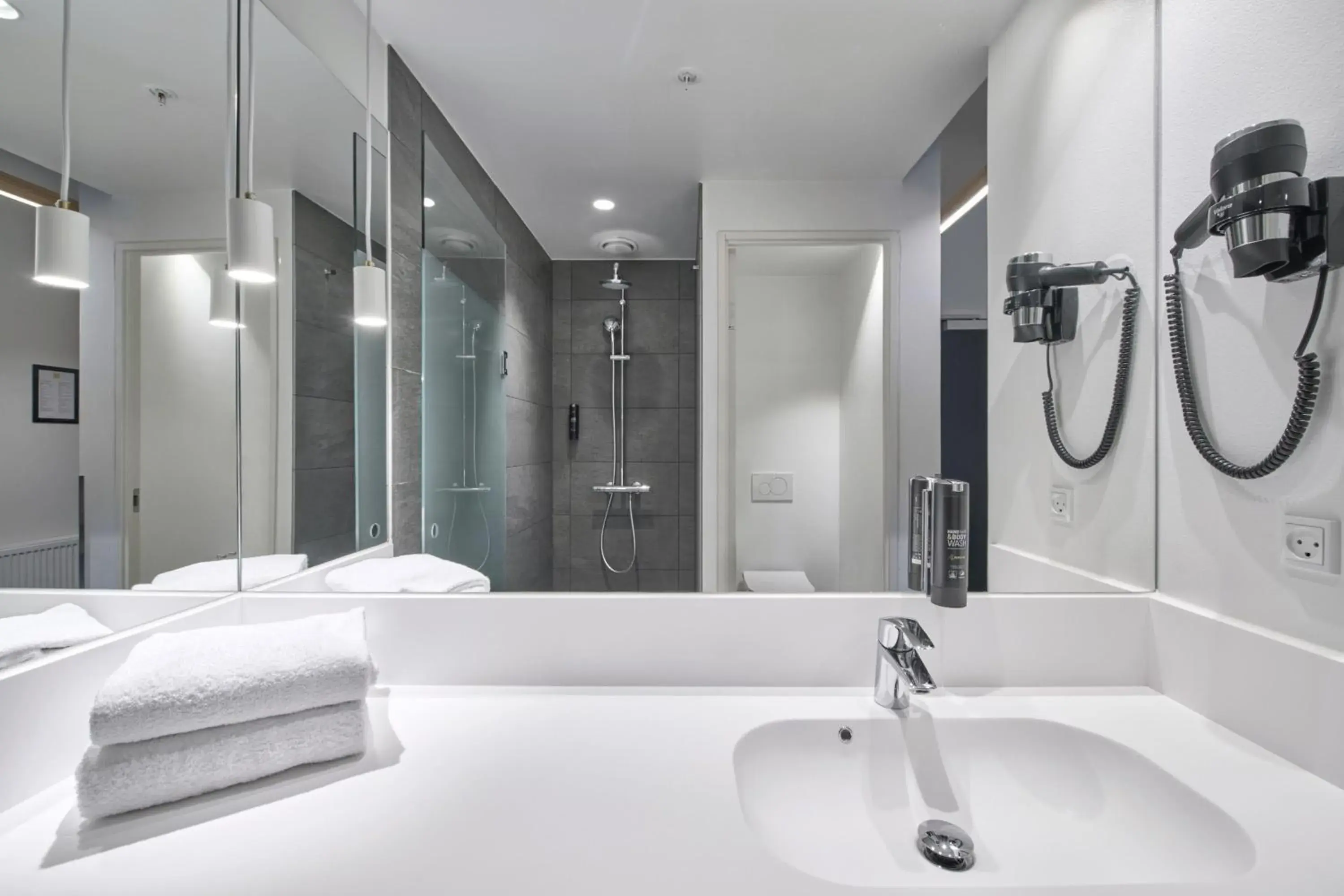 Standard Double King Room in Four Points Flex by Sheraton Vejle Standard Double King Room in Four Points Flex by Sheraton Vejle