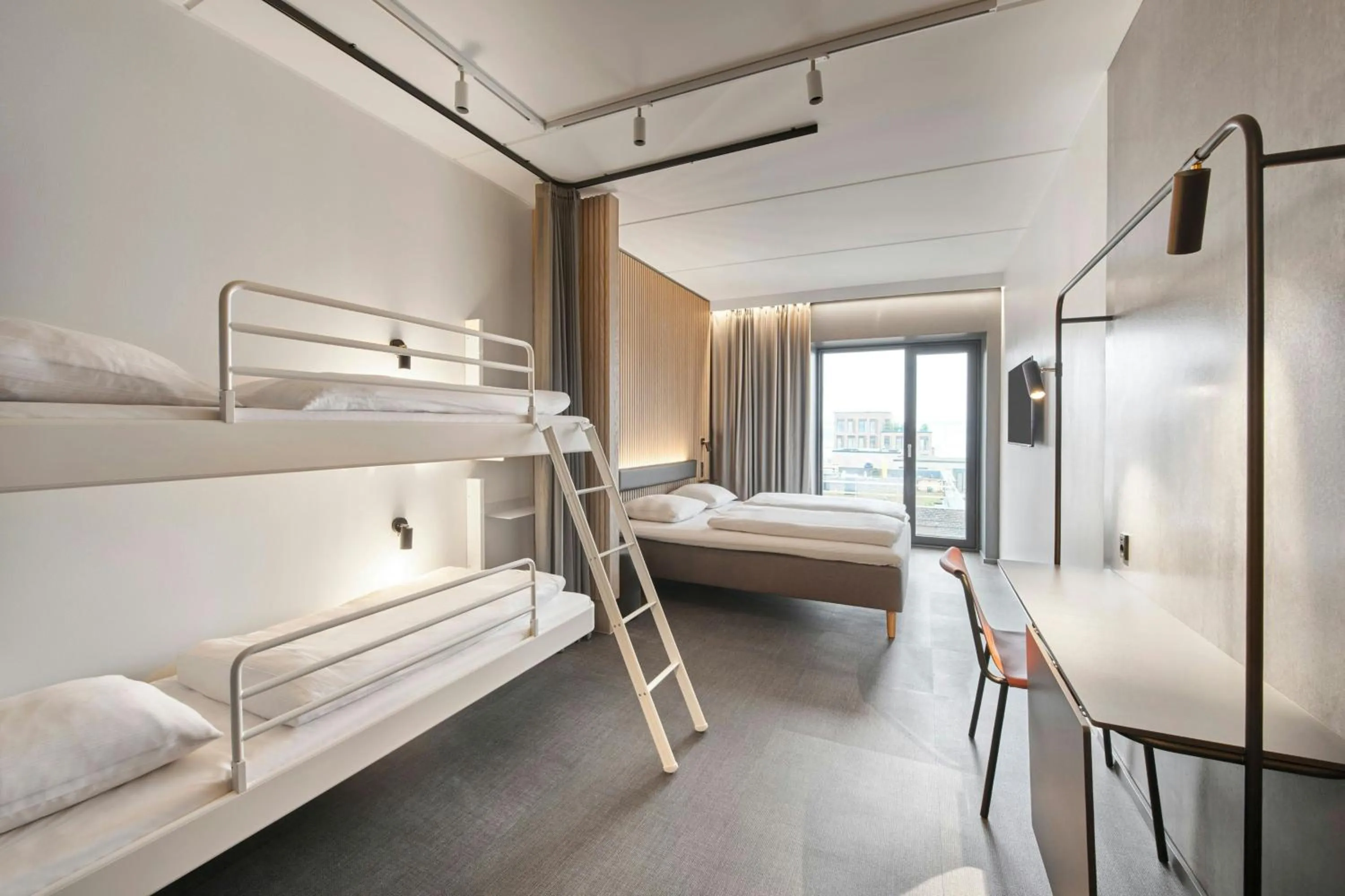 Photo of the whole room, Bed in Four Points Flex by Sheraton Vejle