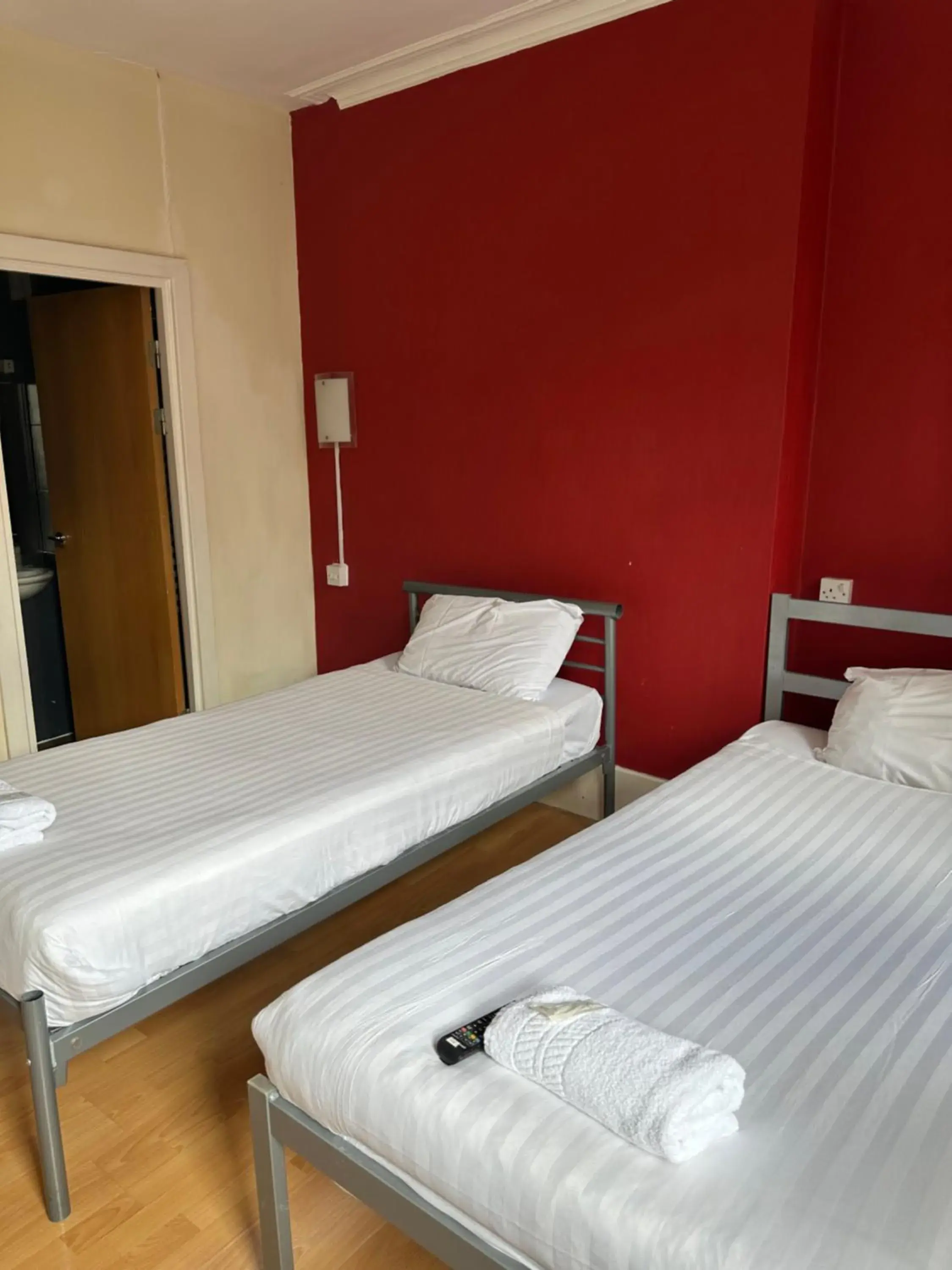 Bedroom, Bed in Berkeley Court Hotel Bedroom, Bed in Berkeley Court Hotel