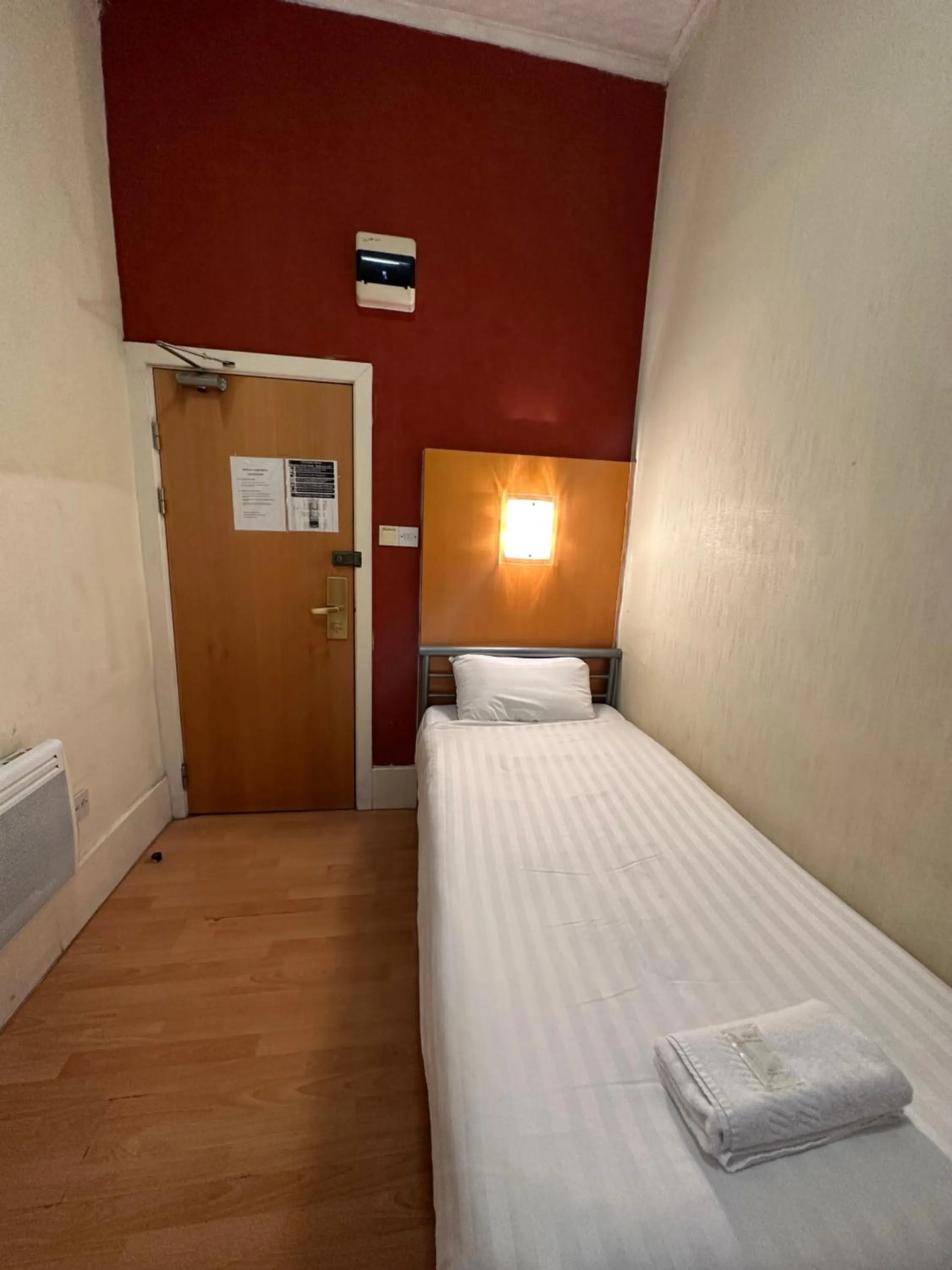 Bedroom, Bed in Berkeley Court Hotel