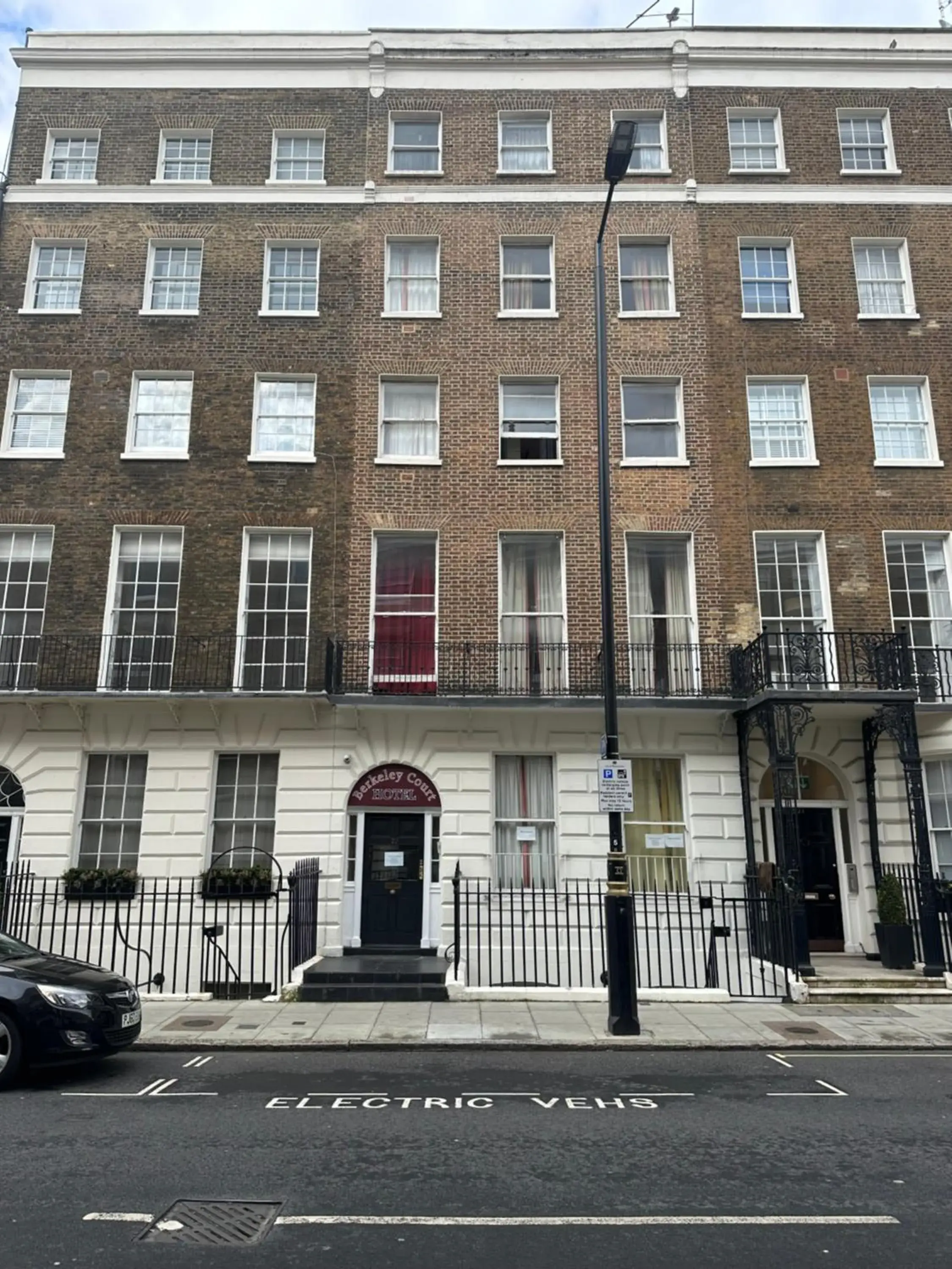 Property building in Berkeley Court Hotel Property building in Berkeley Court Hotel