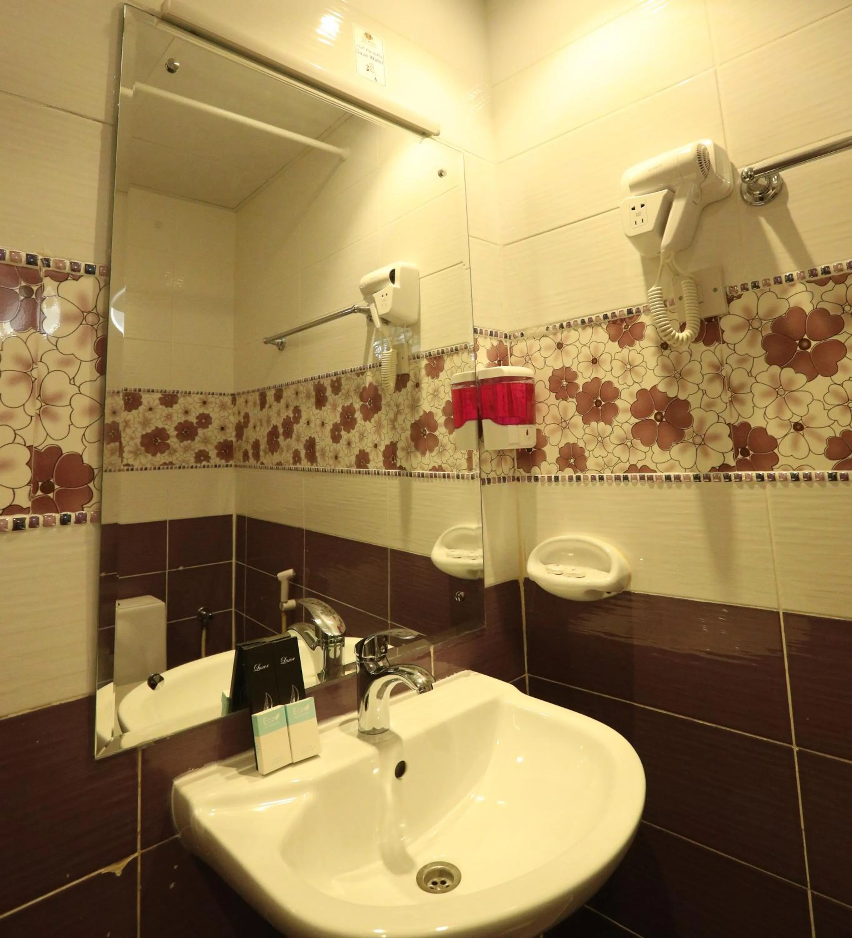 Shower in AL KARNAK HOTEL - BRANCH