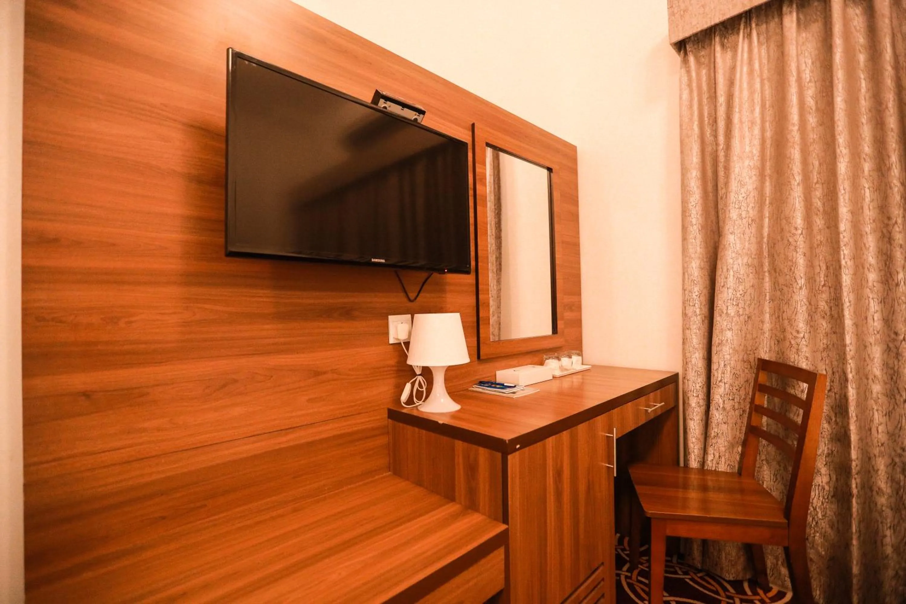 TV and multimedia in AL KARNAK HOTEL - BRANCH