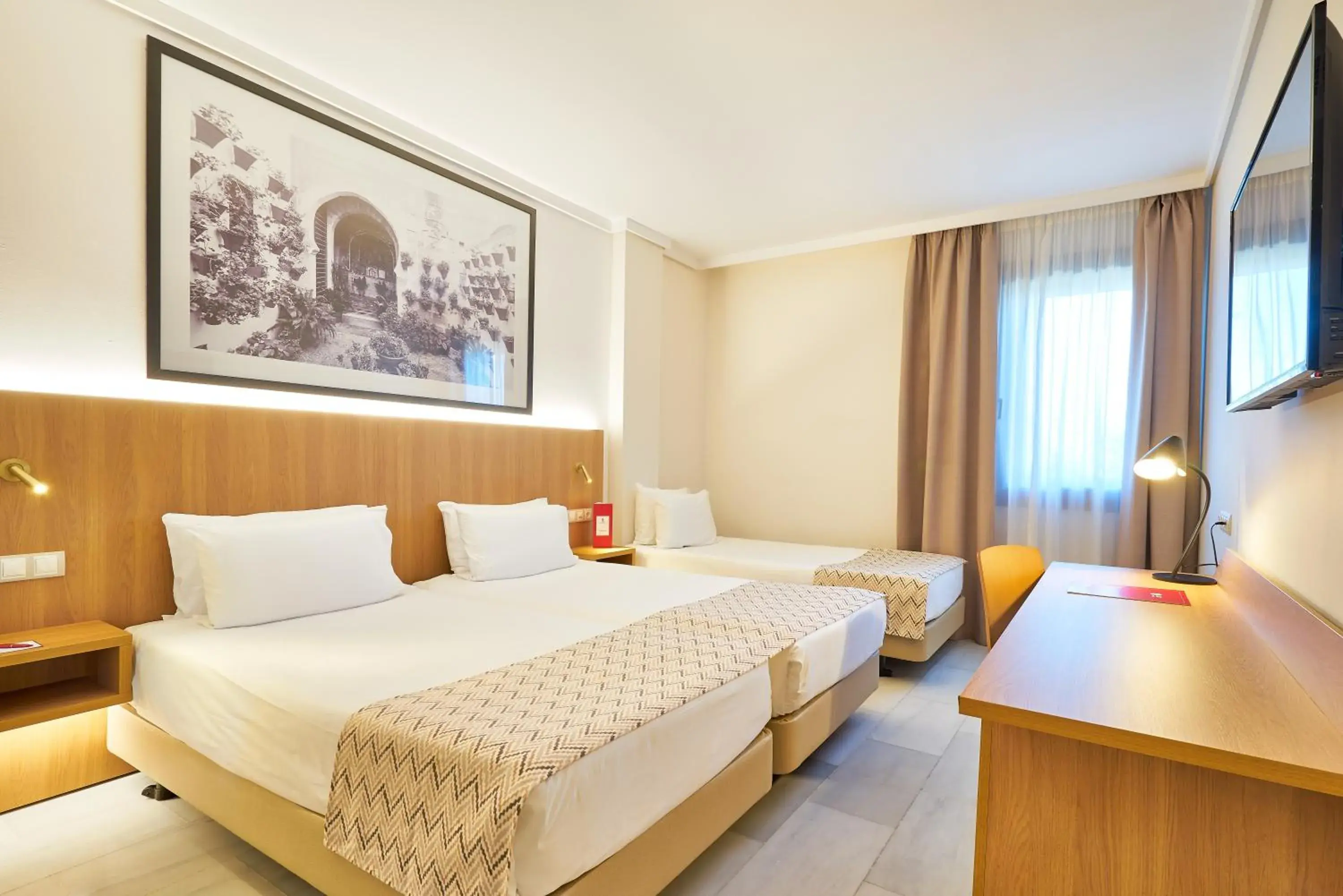 Double Room with Extra Bed in Exe Ciudad de Córdoba Double Room with Extra Bed in Exe Ciudad de Córdoba