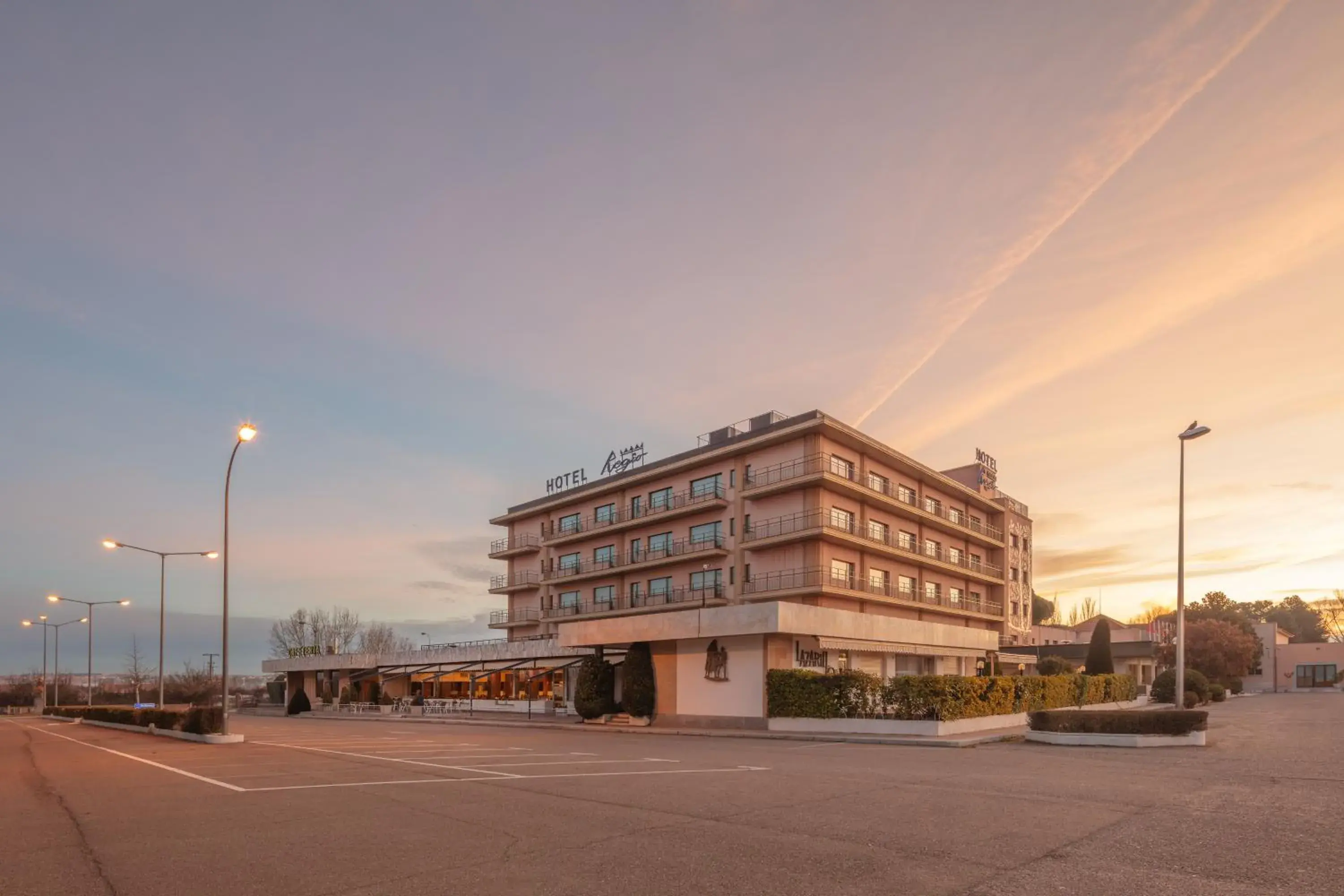 Facade/entrance in Crisol Regio Facade/entrance in Crisol Regio