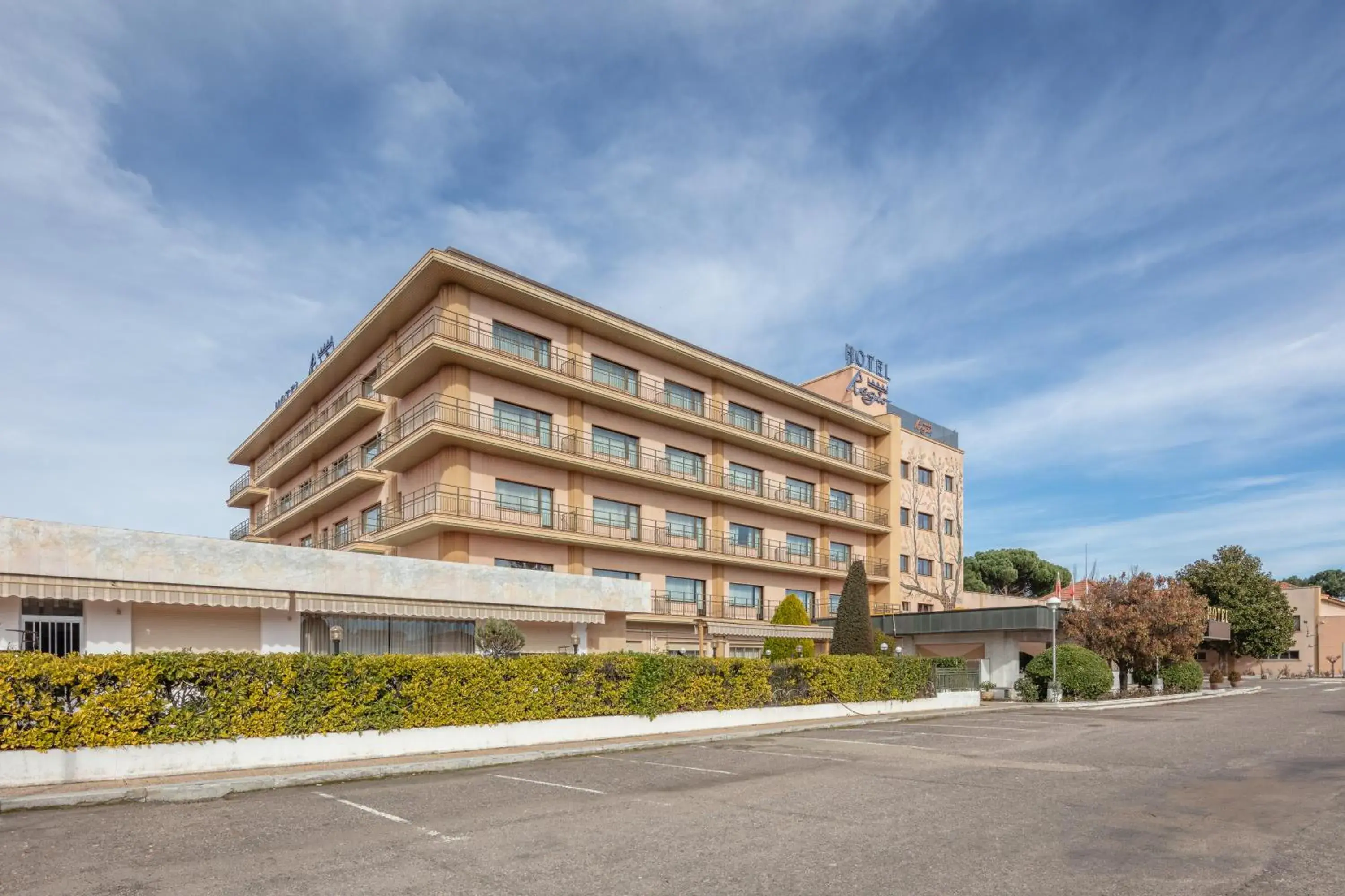 Property building in Crisol Regio Property building in Crisol Regio