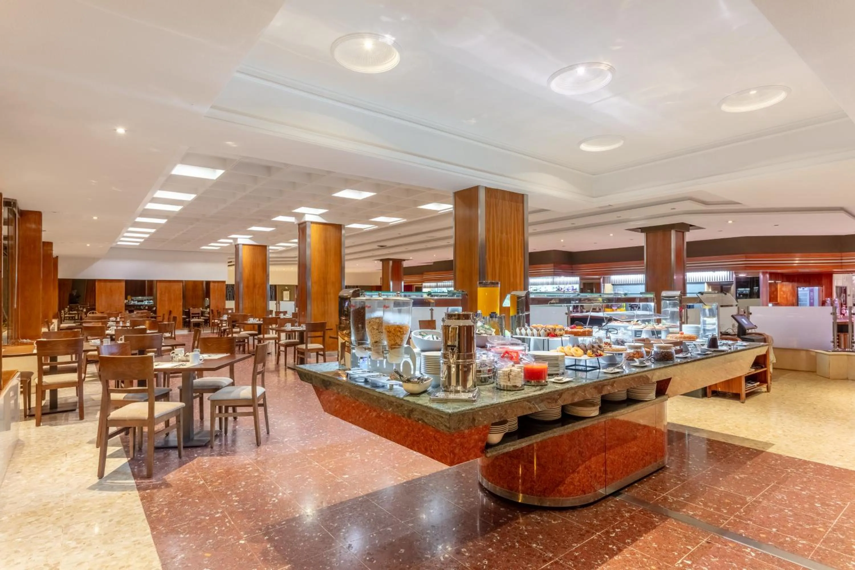 Buffet breakfast in Crisol Regio