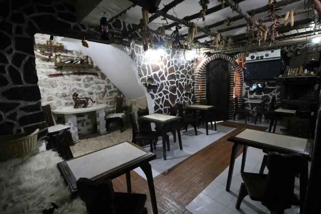 Restaurant/places to eat in Hotel Nasho Vruho