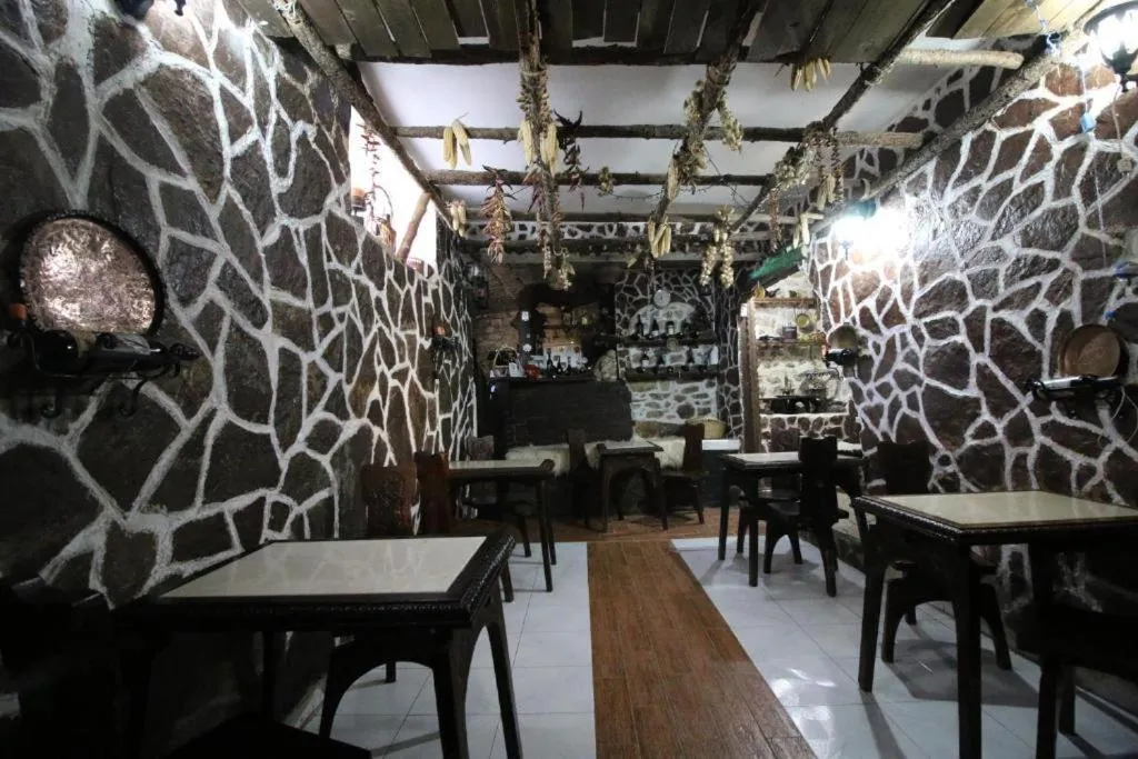 Restaurant/places to eat in Hotel Nasho Vruho