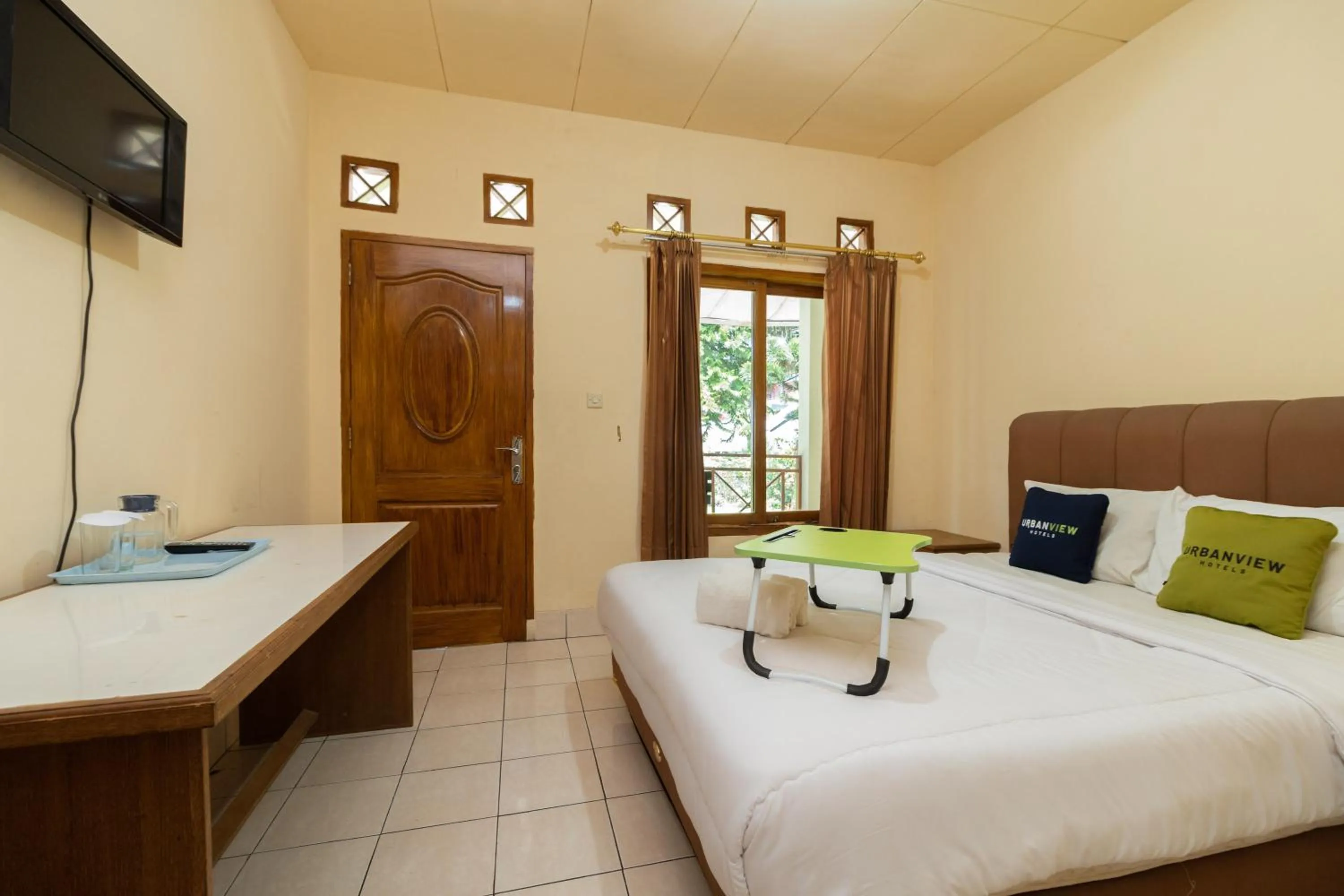 Bedroom, Bed in Urbanview Hotel Griya Astoeti 2 Cisarua Puncak