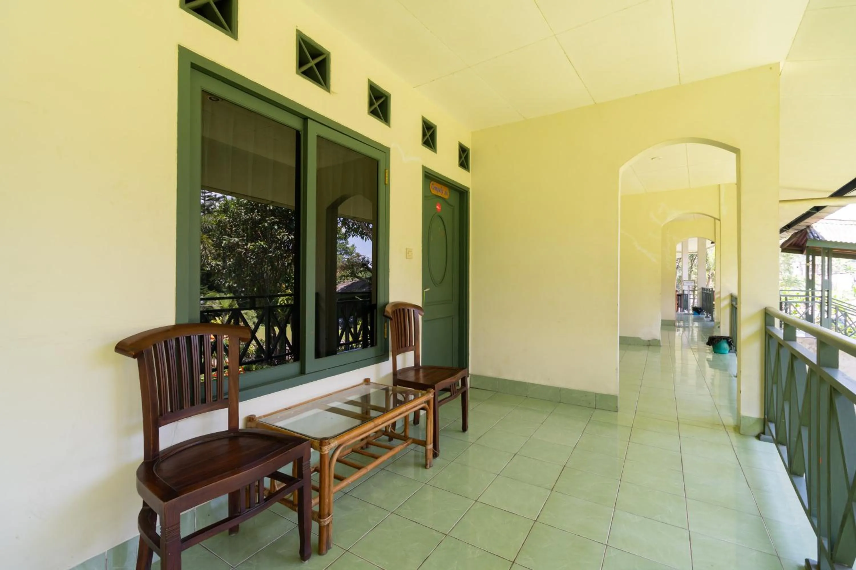 Balcony/Terrace in Urbanview Hotel Griya Astoeti 2 Cisarua Puncak