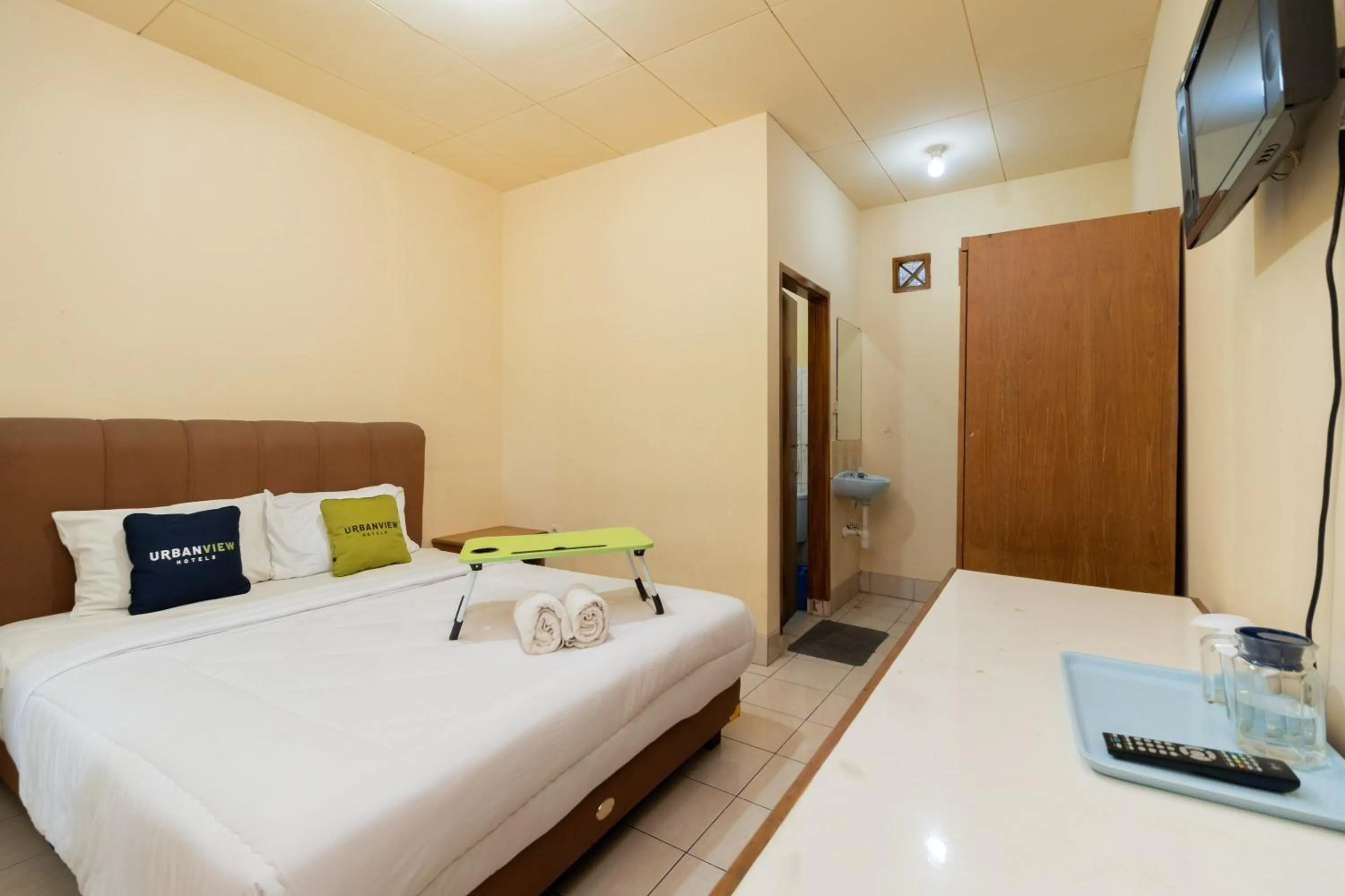 Bedroom, Bed in Urbanview Hotel Griya Astoeti 2 Cisarua Puncak