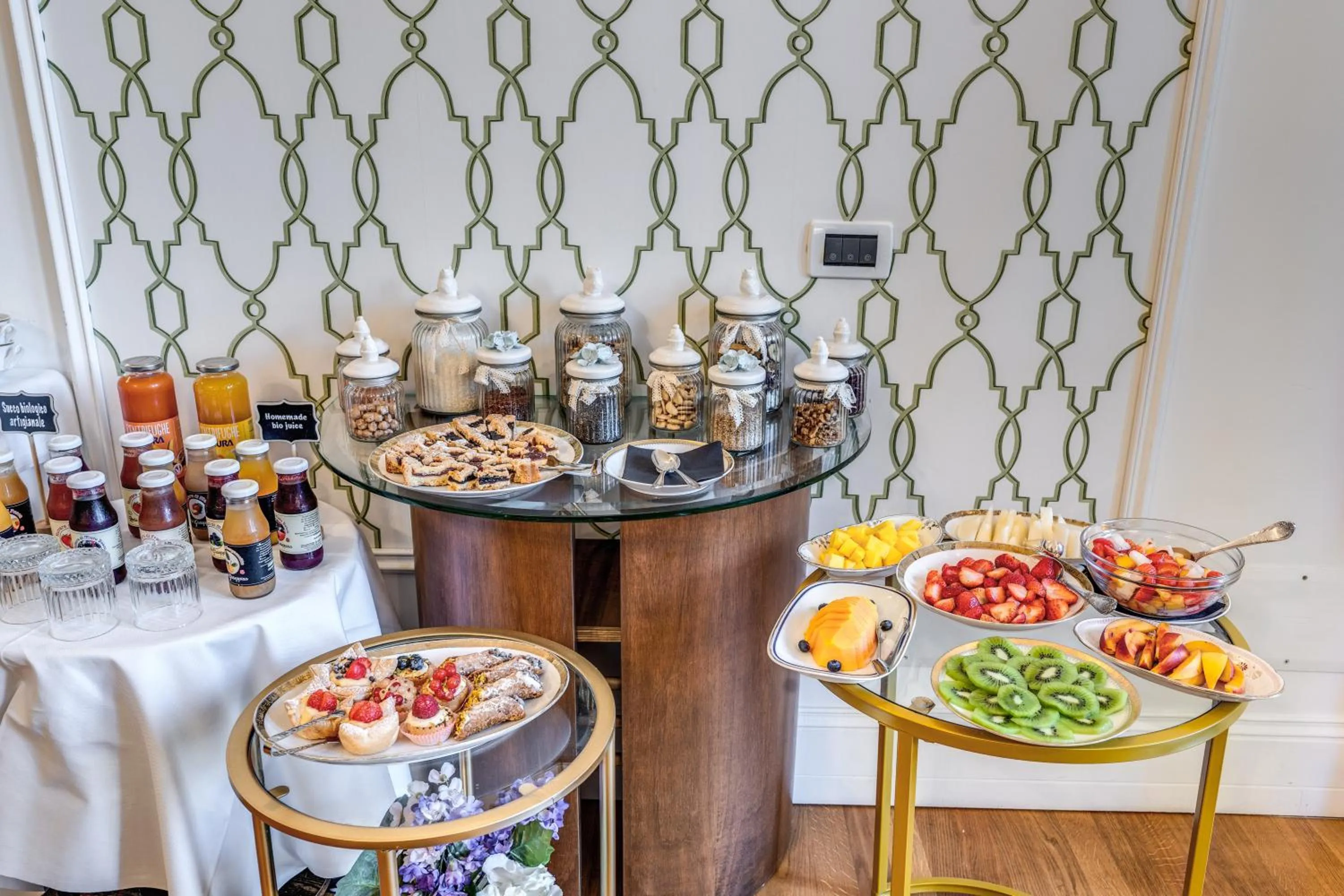 Breakfast in Mangili Garden Hotel