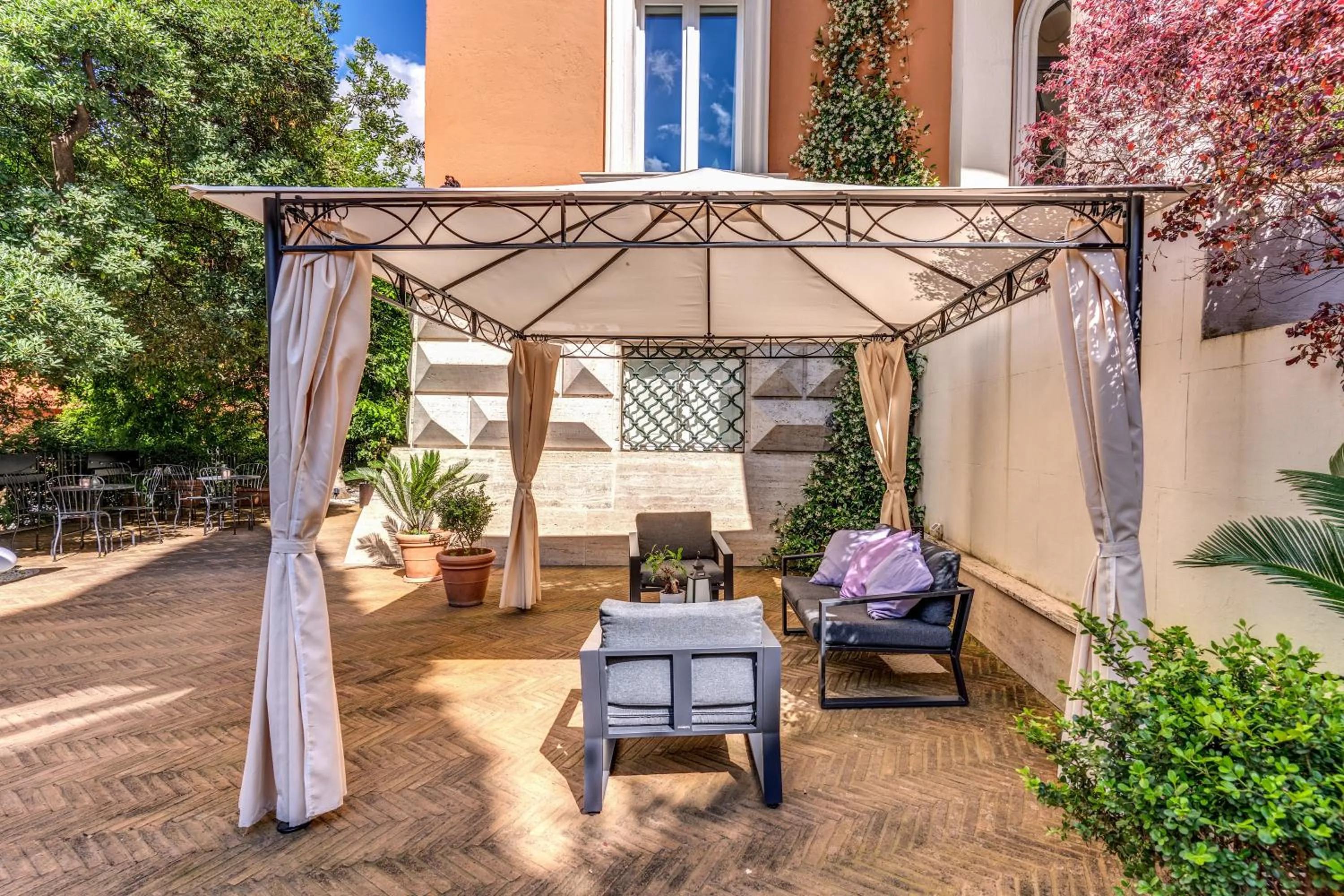 Garden in Mangili Garden Hotel