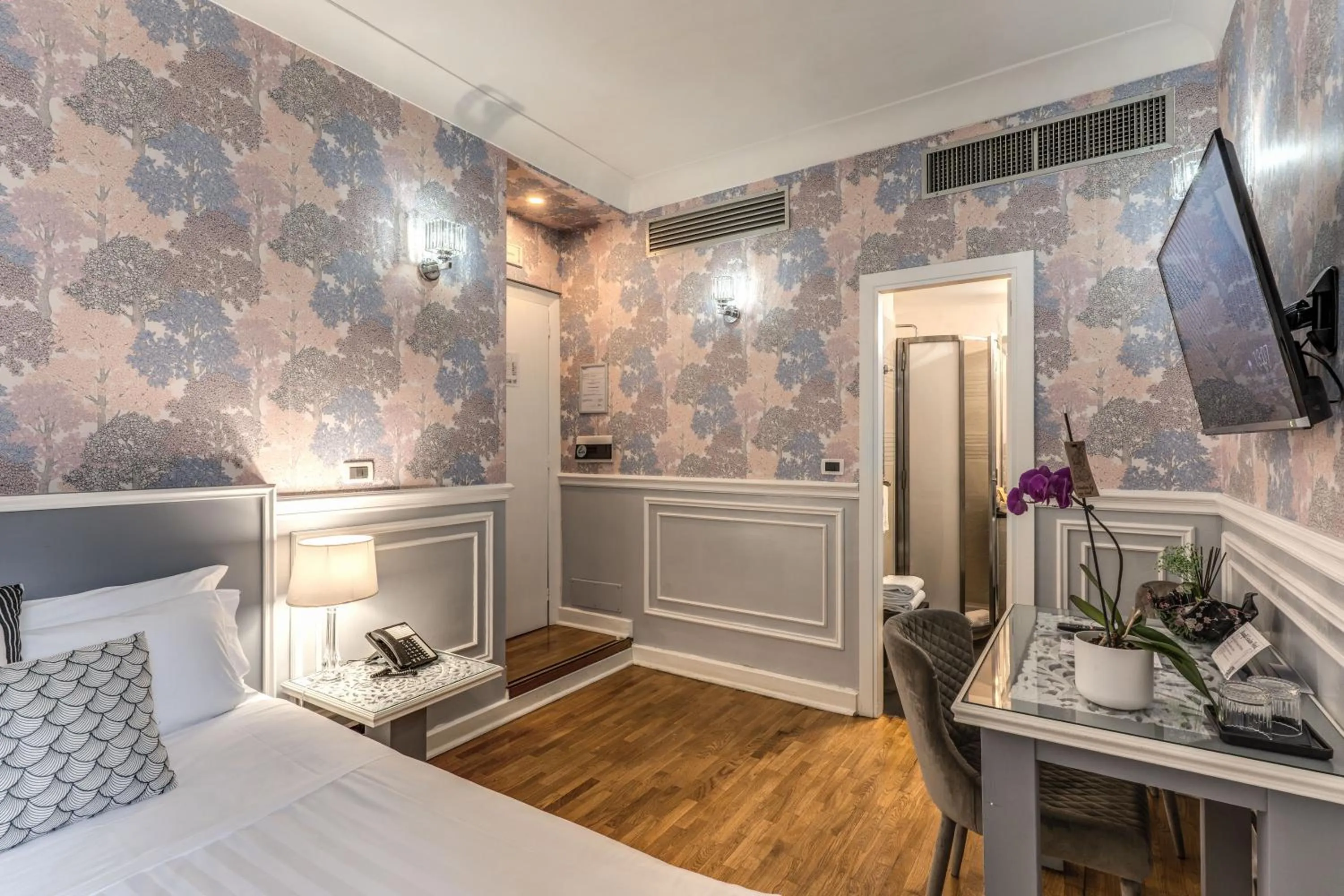 Bedroom, Bed in Mangili Garden Hotel