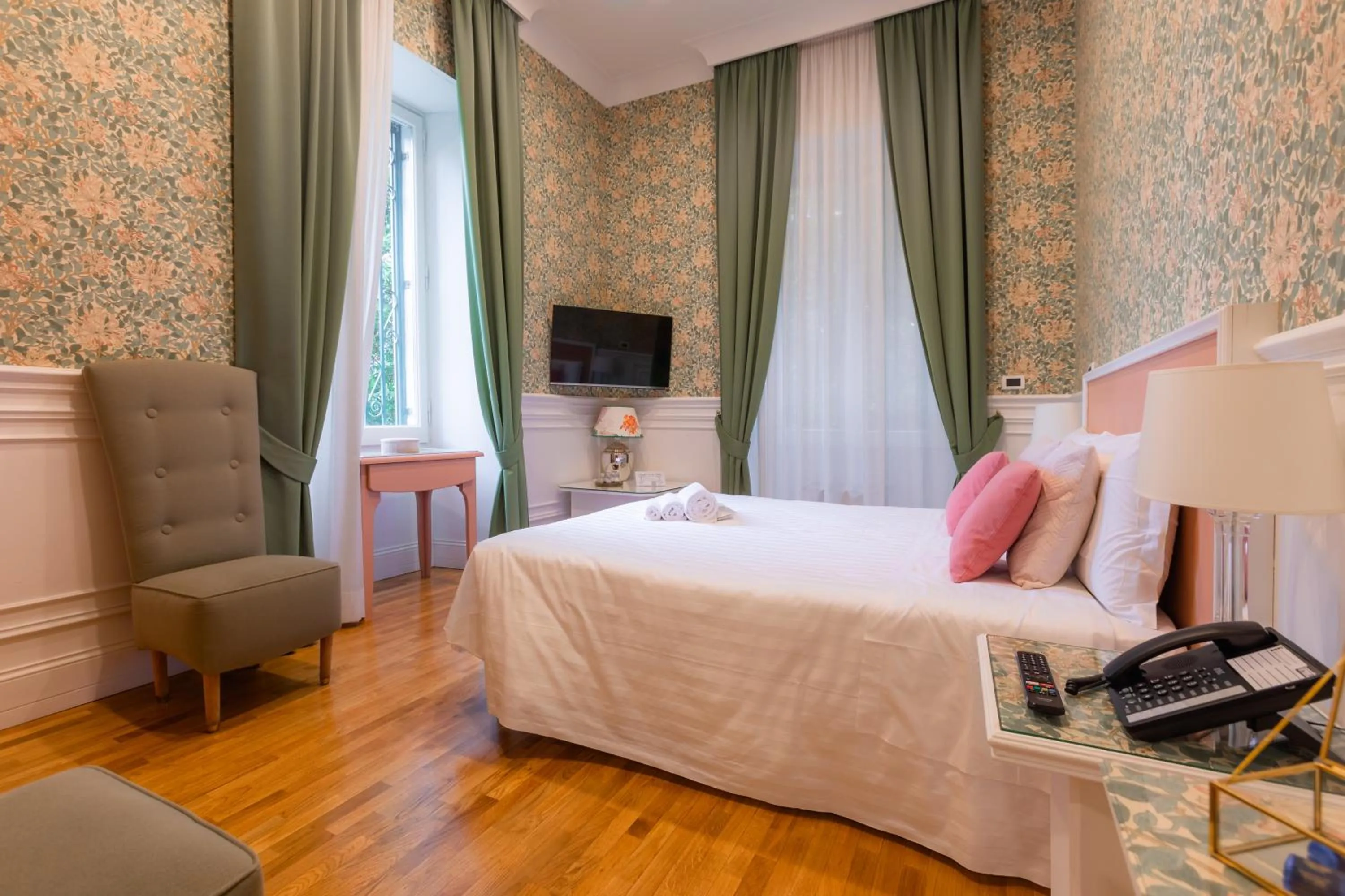 Bedroom, Bed in Mangili Garden Hotel