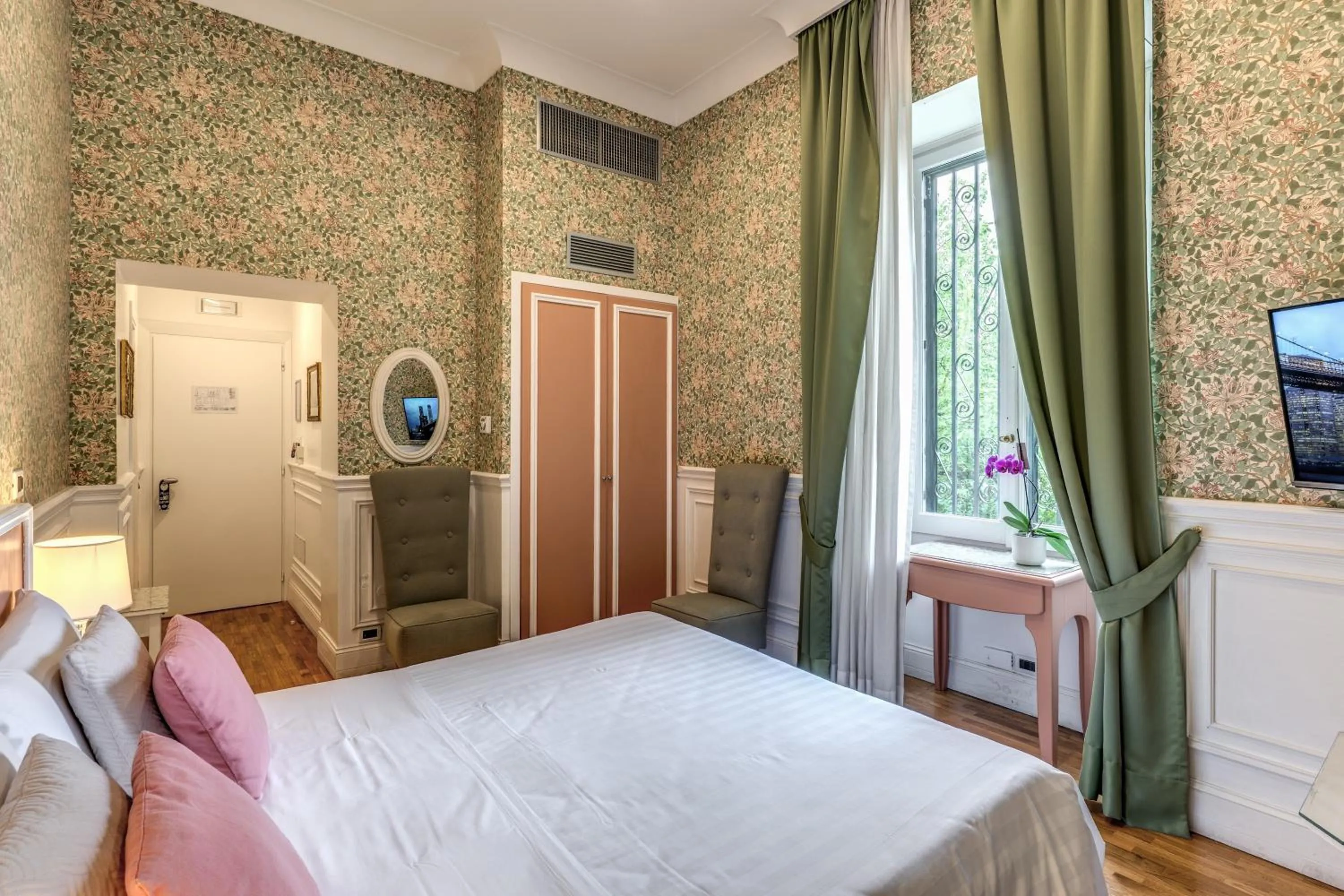 Bedroom, Bed in Mangili Garden Hotel