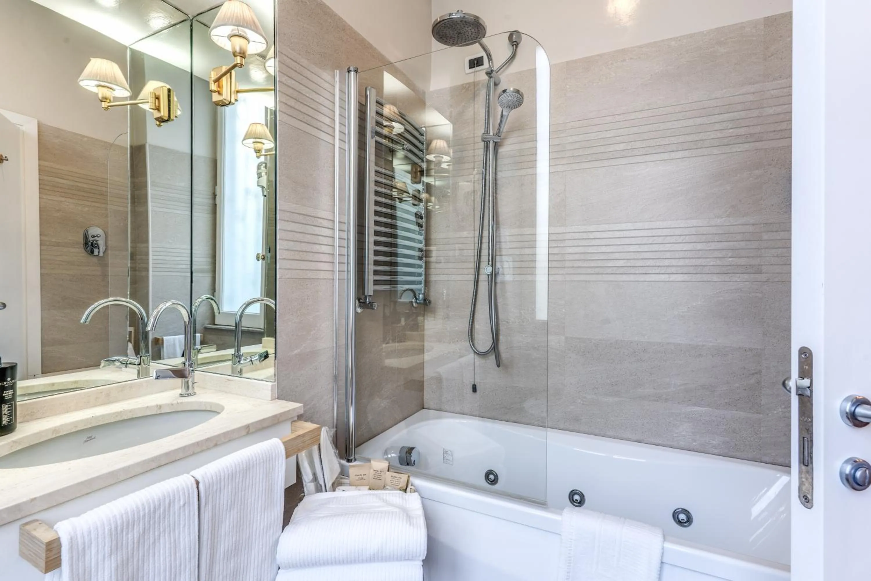 Bathroom in Mangili Garden Hotel